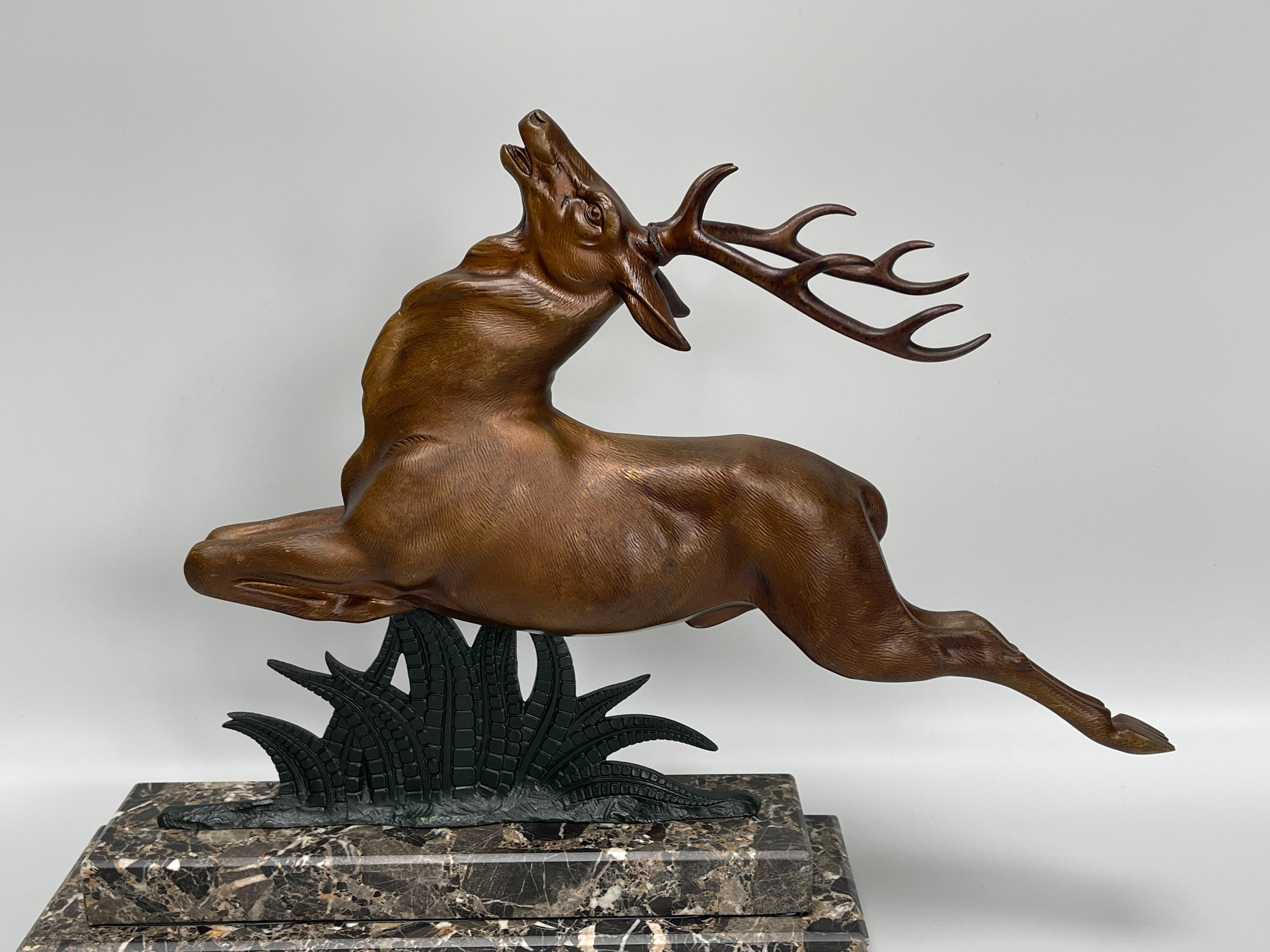 Bronze-Art-Déco- Hirsch, signiert L Alliot im Angebot 3