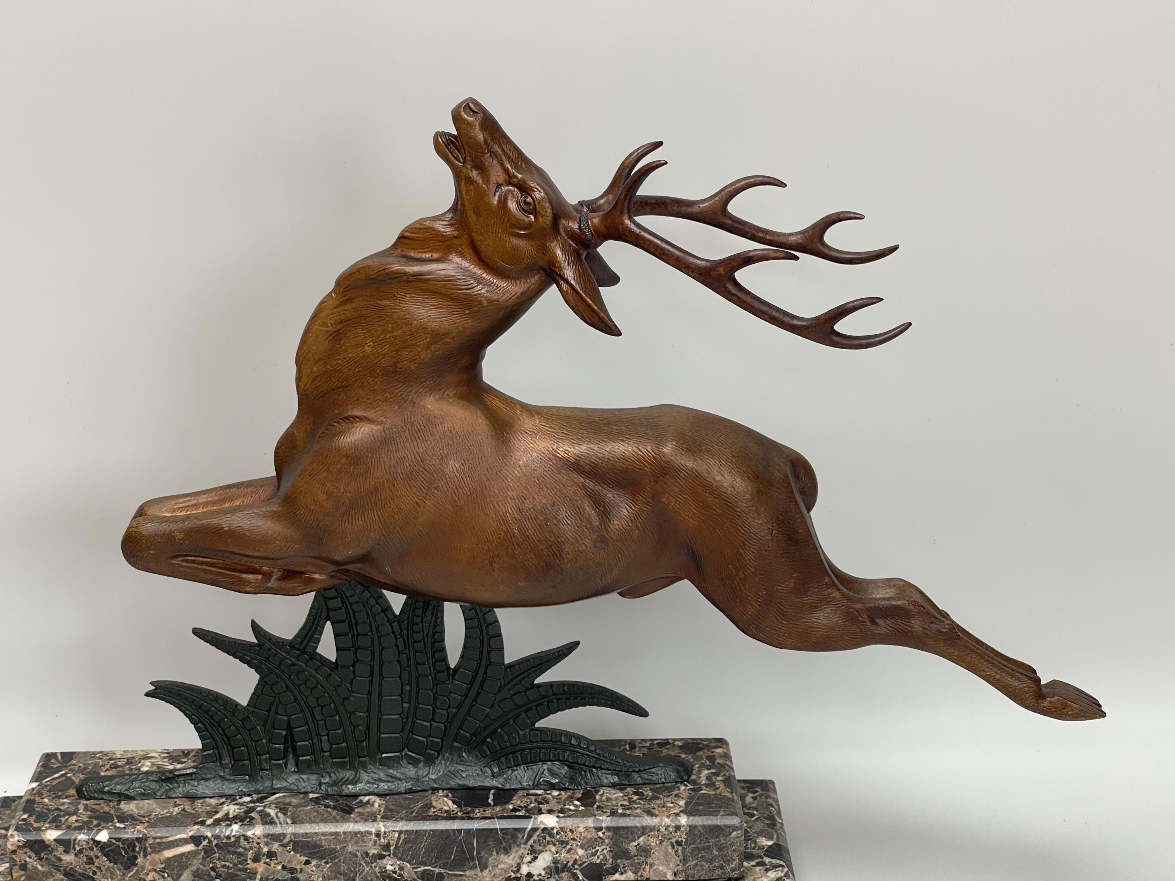 Art deco bronze around 1930 Deer with brown patina on a bacxia marble base signed on the marble L Alliot and stamped bronze on the deer.
In very good shape.
Length: 47cm
Width: 10cm
Height: 36cm
Weight: 8.1 Kg
For transport the bronze is