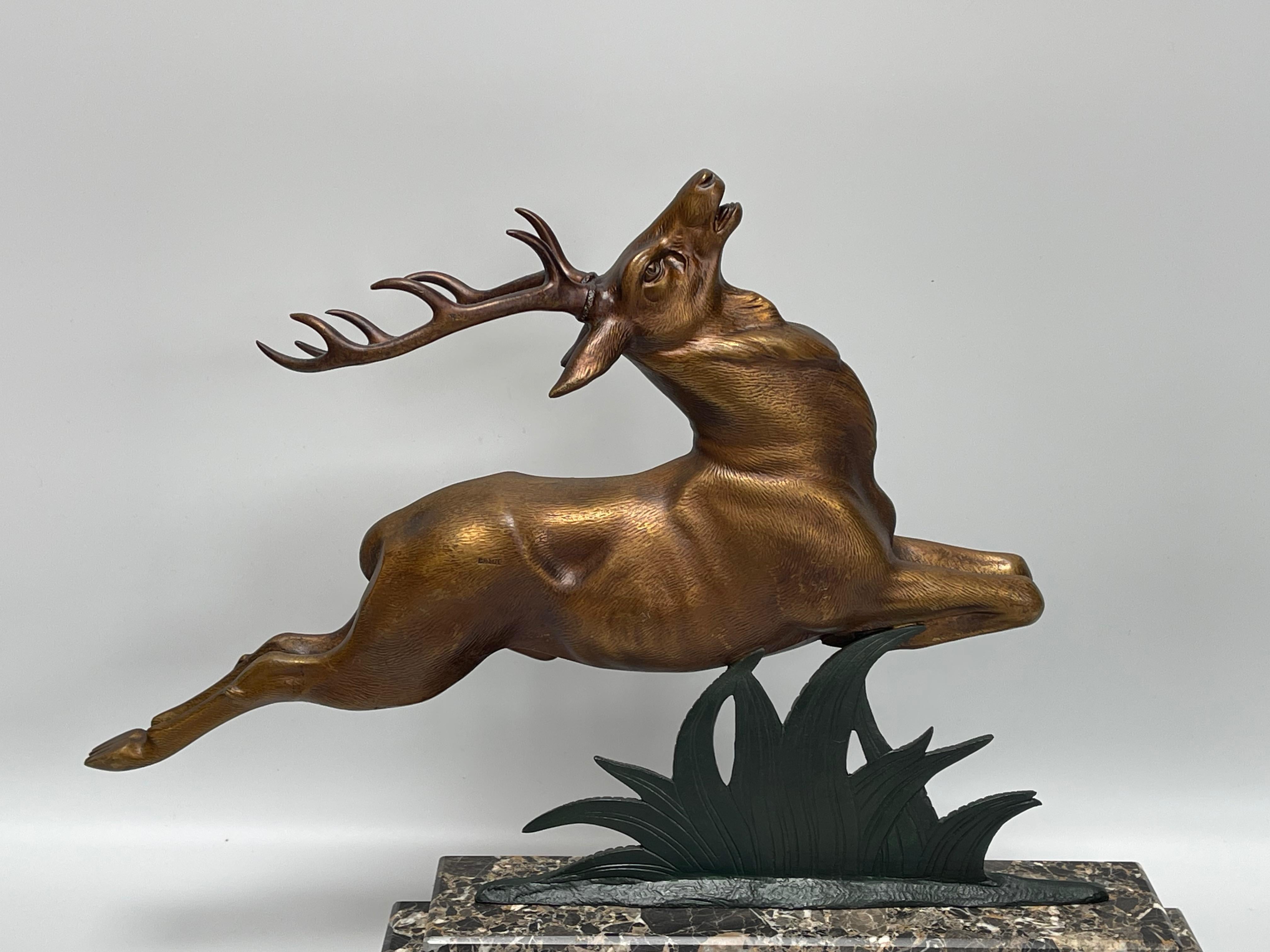 20ième siècle Le cerf Art Déco en bronze signé L Alliot en vente