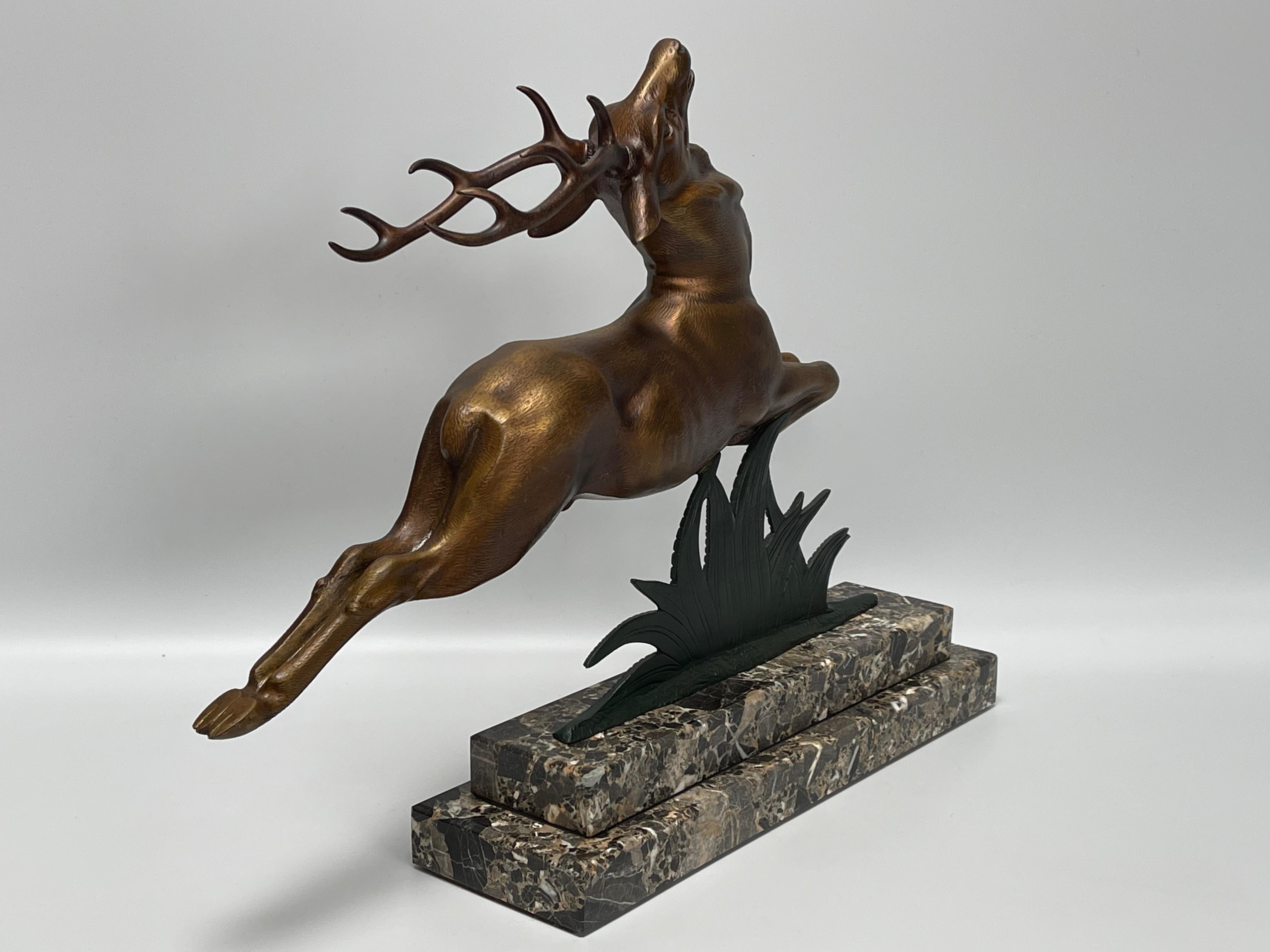 Bronze-Art-Déco- Hirsch, signiert L Alliot im Angebot 1