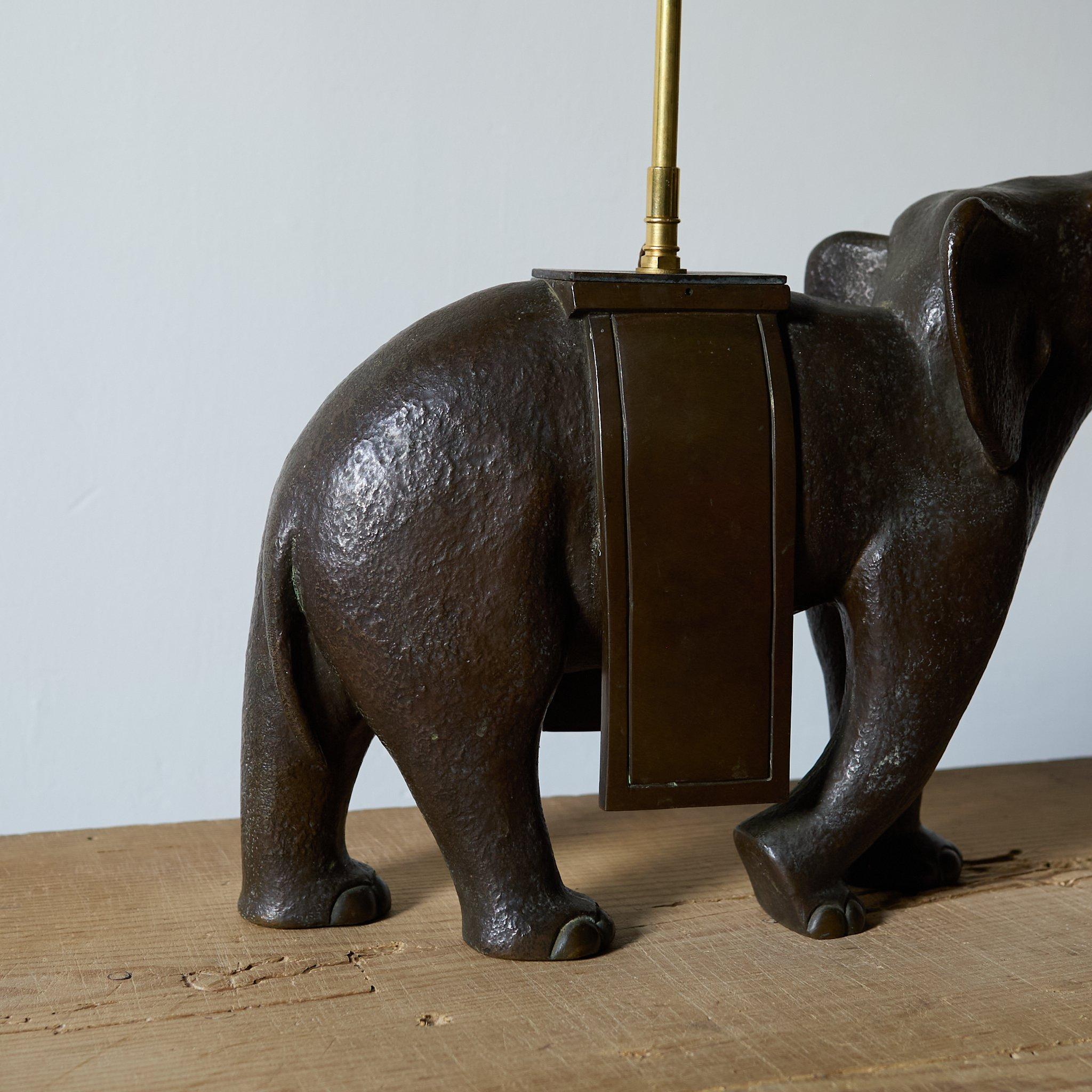 Lampada a forma di elefante in bronzo Art Déco, Francia C.1925 in vendita 6