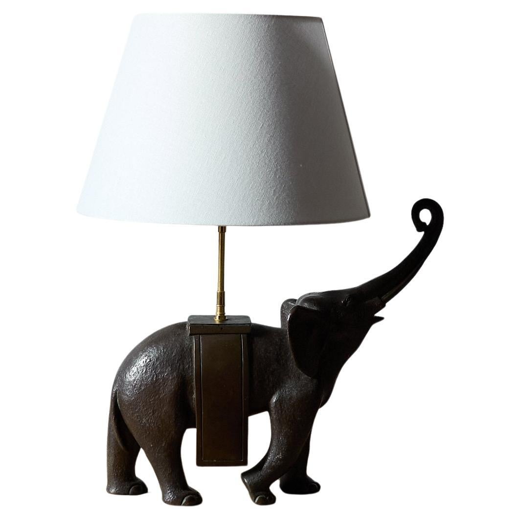 Lampada a forma di elefante in bronzo Art Déco, Francia C.1925 in vendita