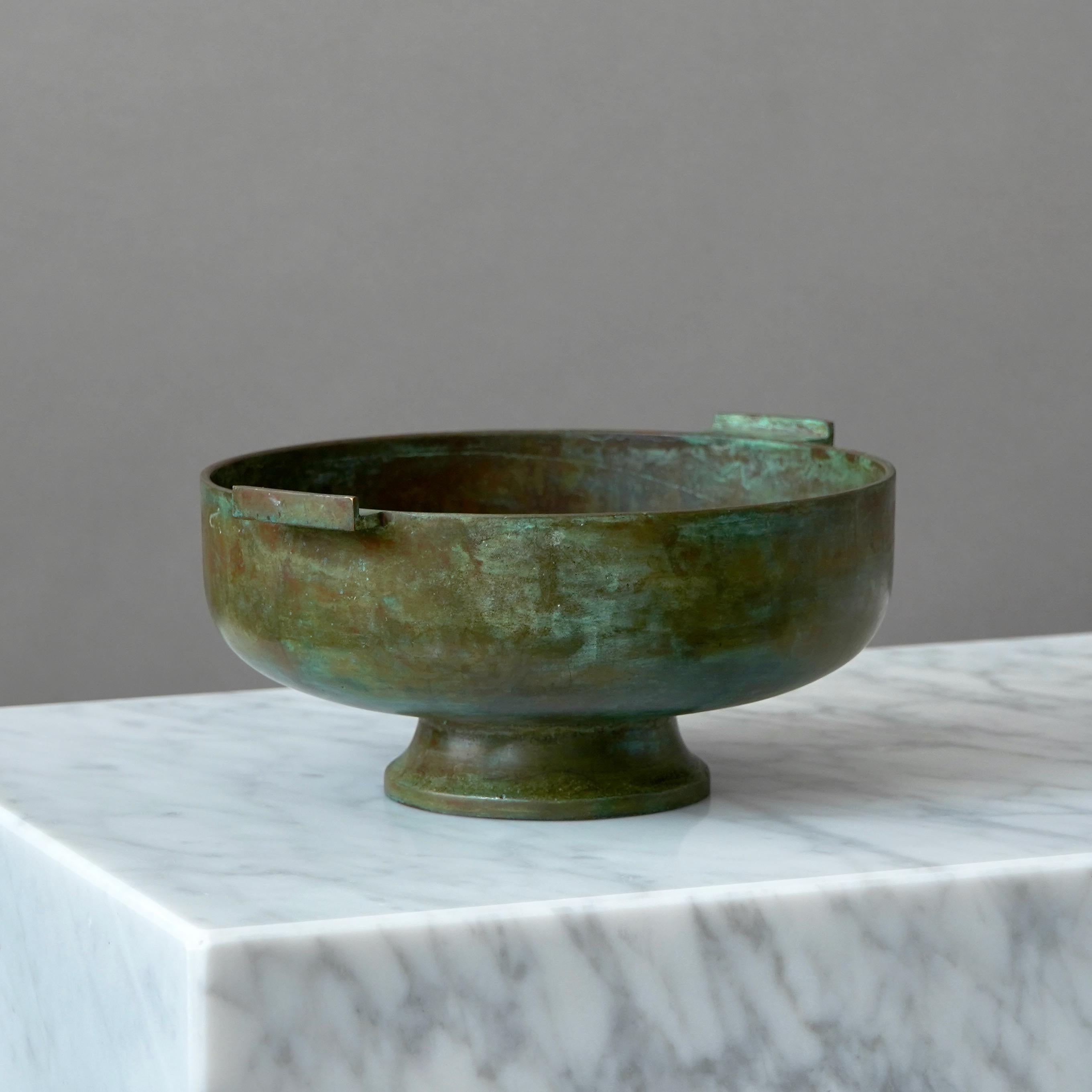 Inizio XX secolo Ciotola con piede in bronzo Art Deco di Sune Backstrom, Svezia, anni '20 in vendita