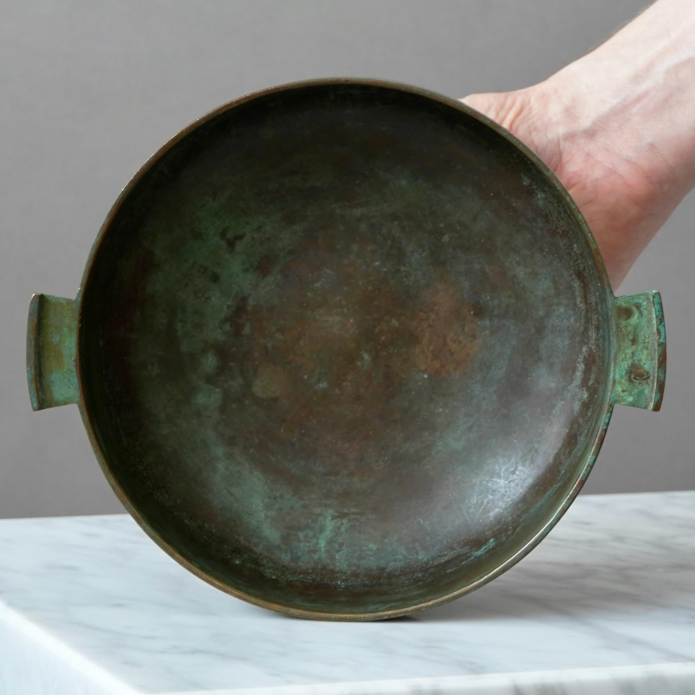 Ciotola con piede in bronzo Art Deco di Sune Backstrom, Svezia, anni '20 in vendita 1