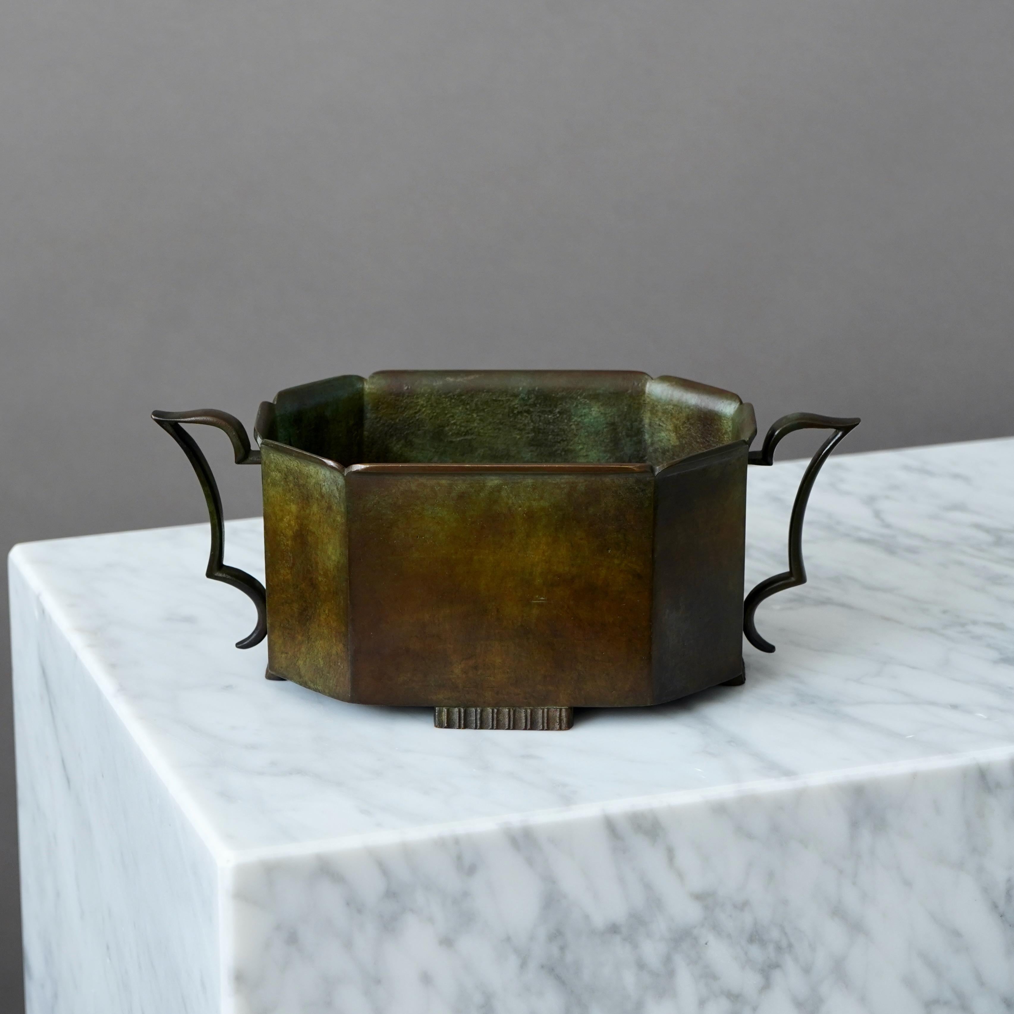 Calco Jardiniere Art Deco in bronzo di GAB Guldsmedsaktiebolaget, Svezia, anni '30 in vendita