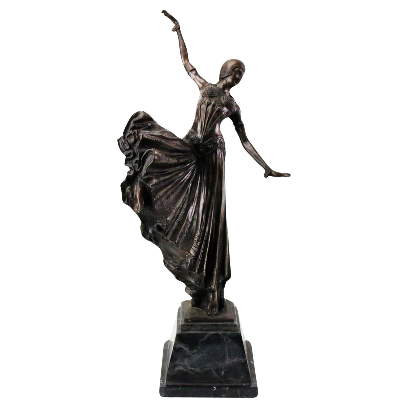 Sculpture Art déco d'une danseuse orientale d'après Chiparus en vente