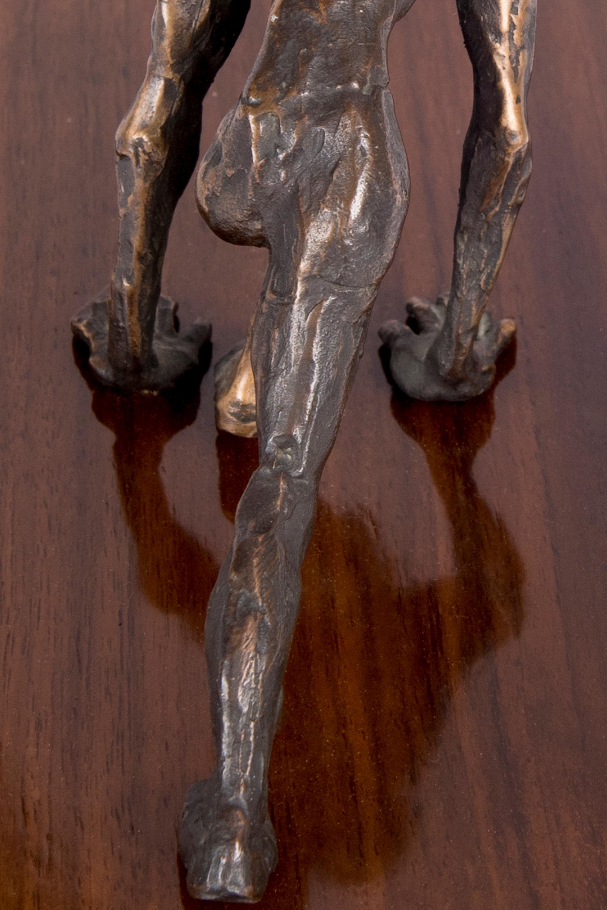 Bronze Art Deco Sculpture on Walnut Base For Sale 4