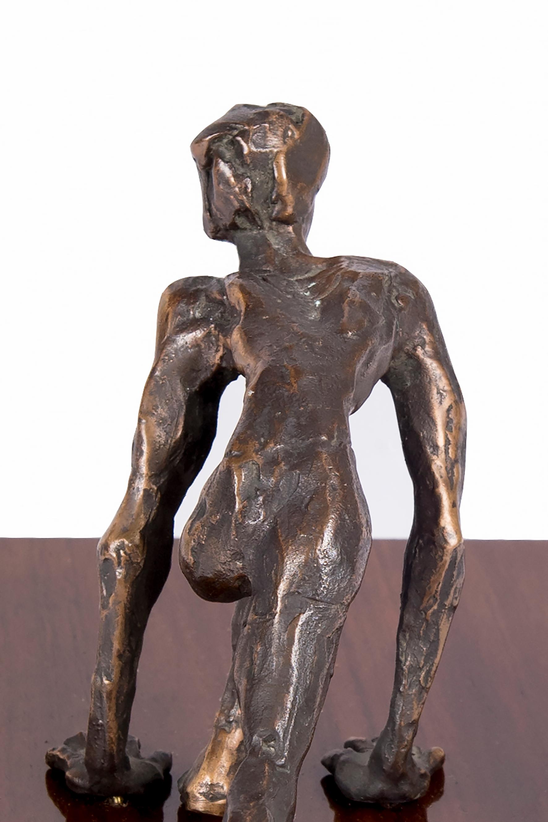 Bronze Art Deco statue representing a runner. The sculpture is on a solid walnut base finished with a lustrous handmade French polish. French origin.
 