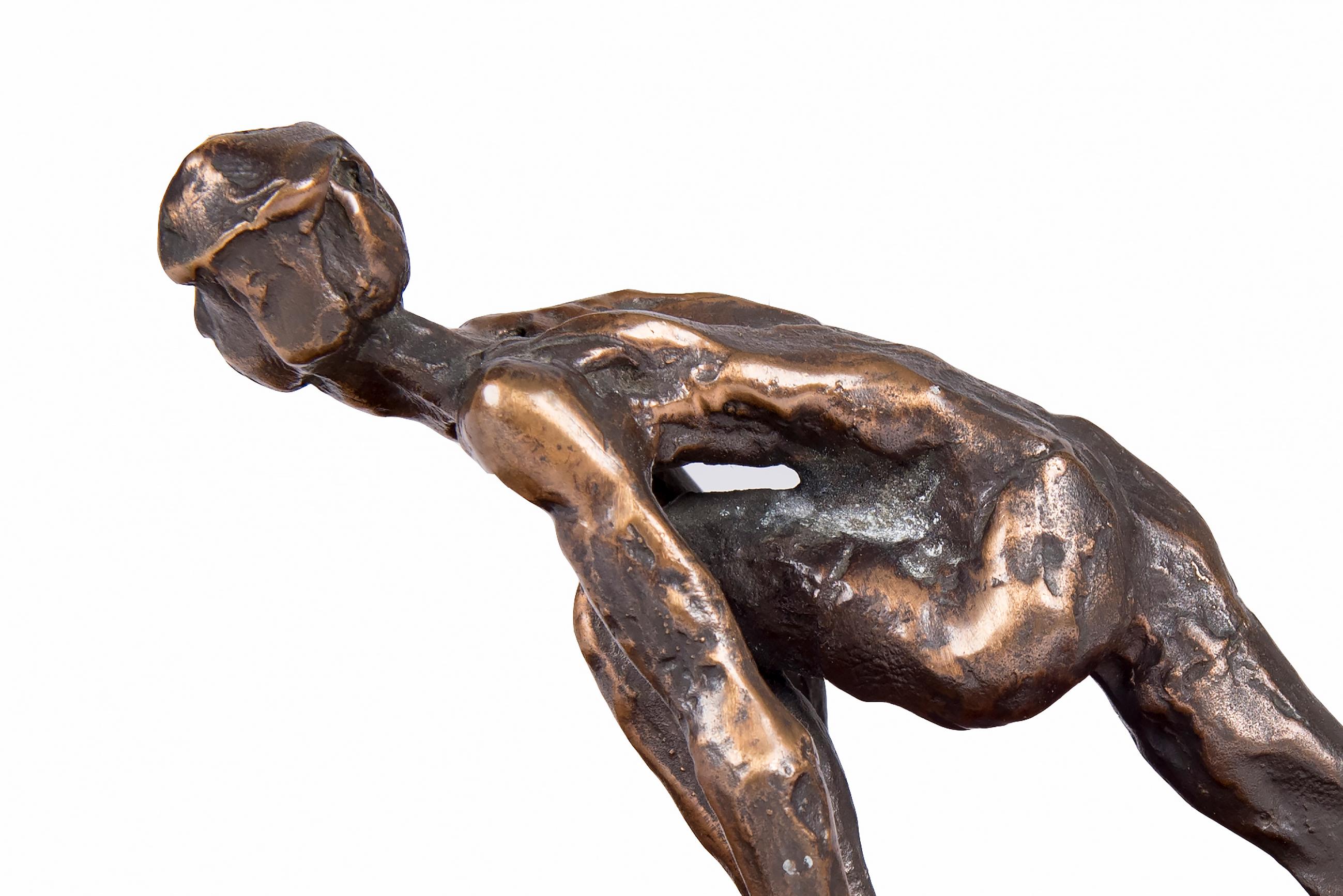 Bronze Art Deco Sculpture on Walnut Base In Excellent Condition For Sale In Zaventem, Belgium