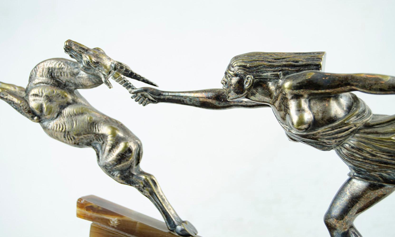 Argenté  Statue de Aurore Onu « Chasing the Hind » Art déco en bronze en vente