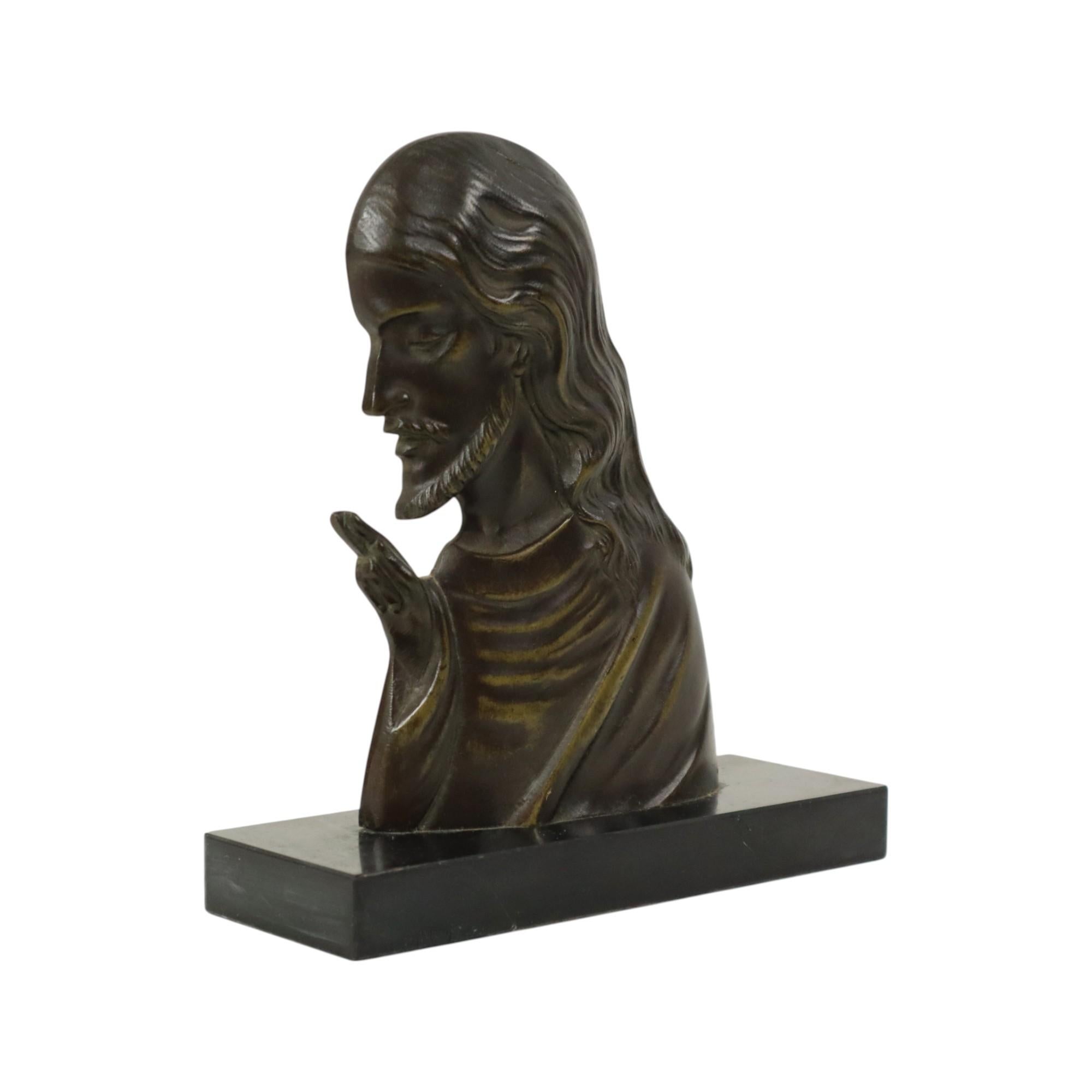 Bronze Art Deco statue of Christ, profile in relief, mounted on a black marble base, rare art object by Italian artist Salvatore Melani, made in Belgium in the late 1920s, early 1930s, signed on the side of the statue ‘S. Melani’.

Salvatore Melani