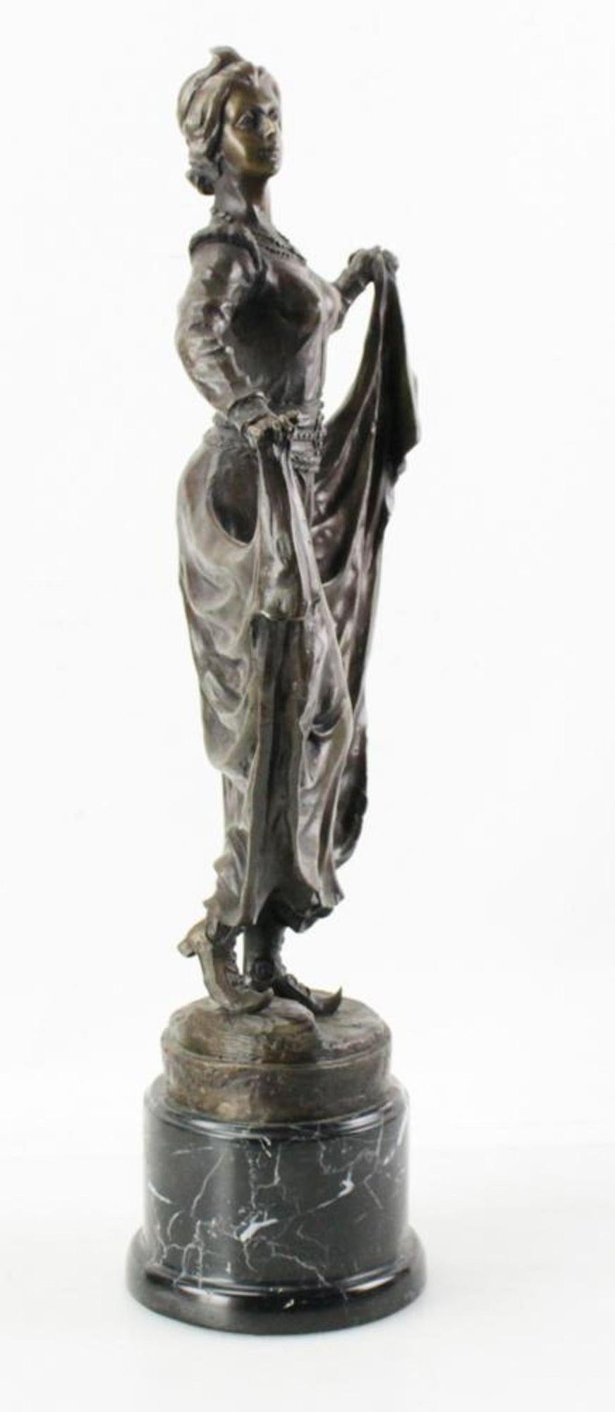 Sculpture Art déco d'une danseuse sur socle en marbre en vente 1