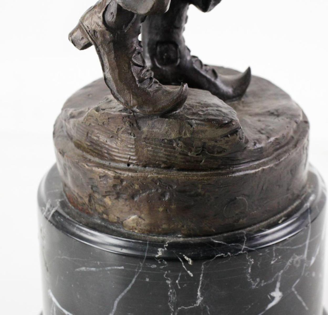 Bronze-Art-Déco-Skulptur einer Tänzerin aus Bronze auf Marmorsockel im Angebot 3
