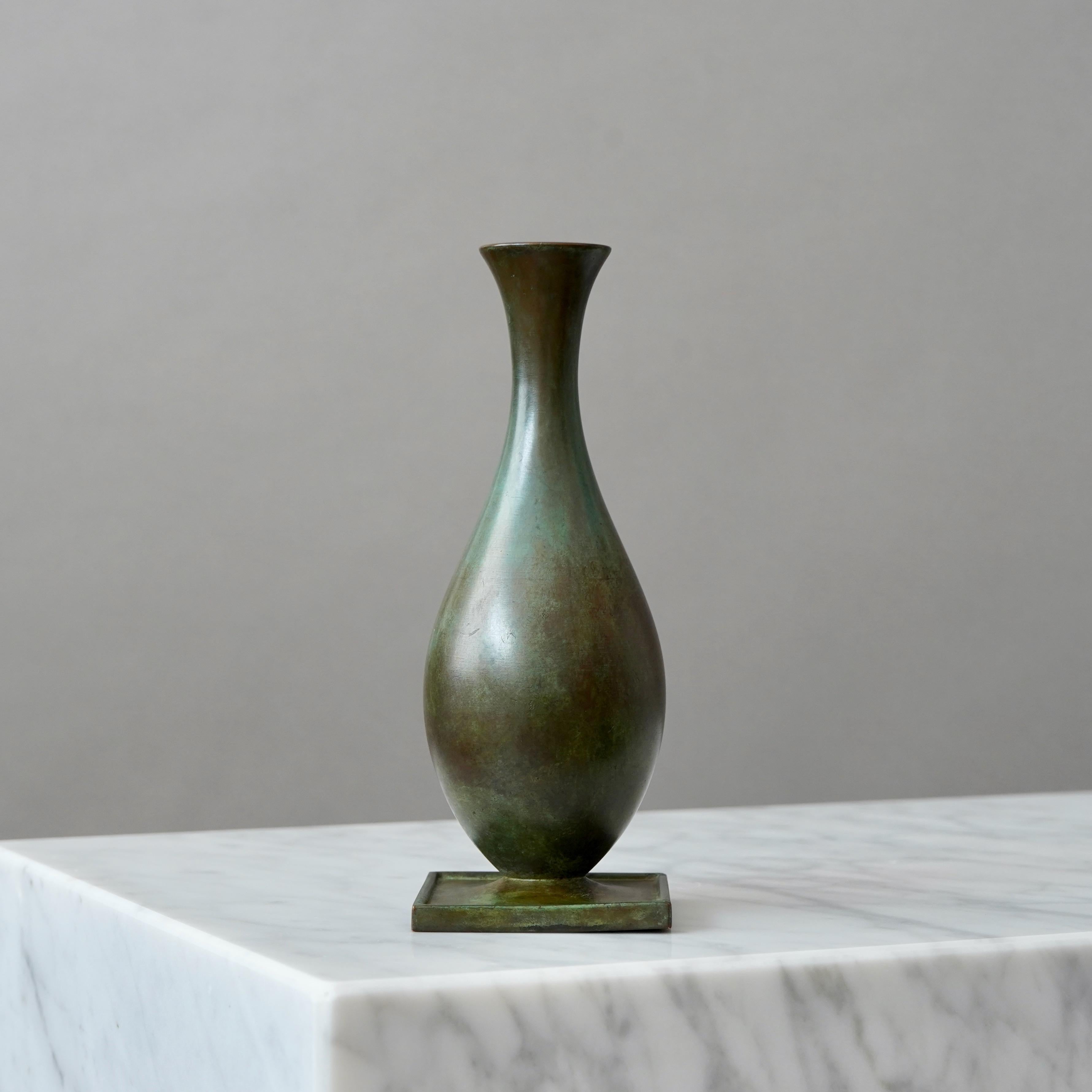 Vaso Art Deco in bronzo di GAB Guldsmedsaktiebolaget, Svezia, anni '30 in vendita 2