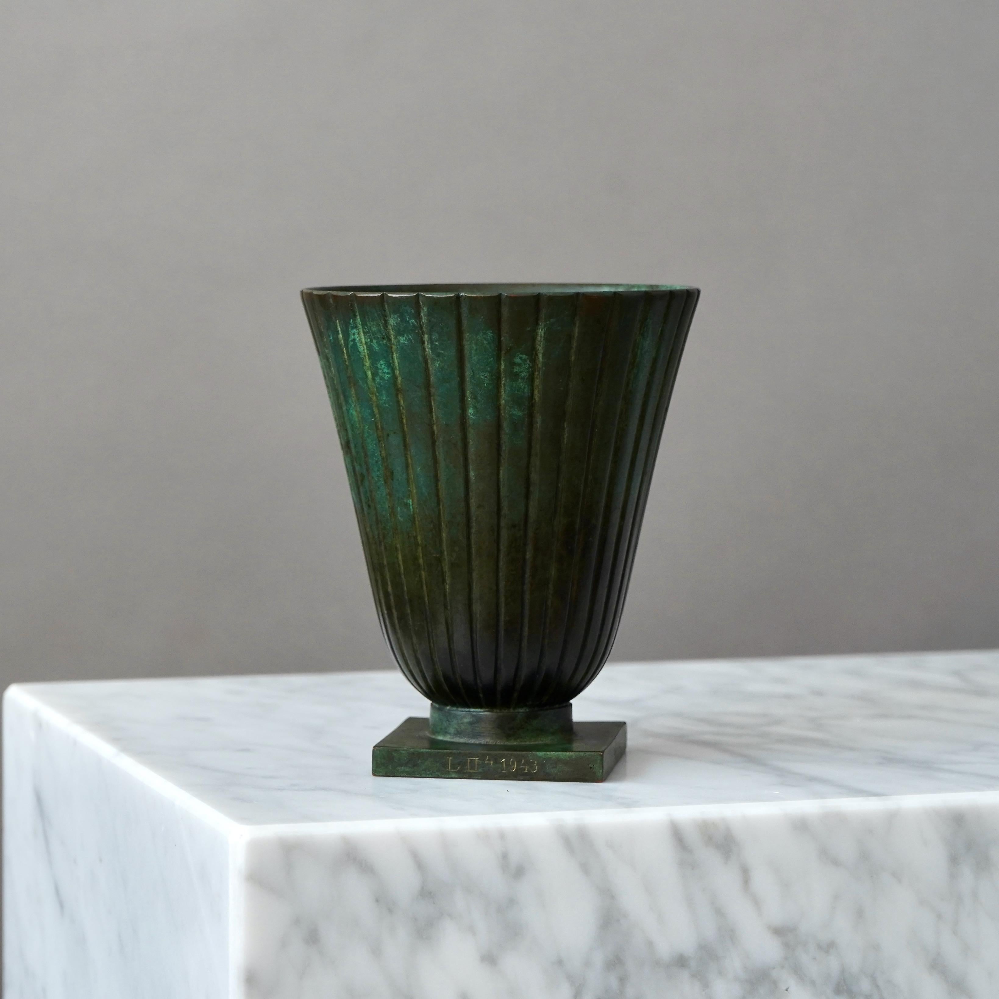 Vaso Art Deco in bronzo di GAB Guldsmedsaktiebolaget, Svezia, anni '30 in vendita 2