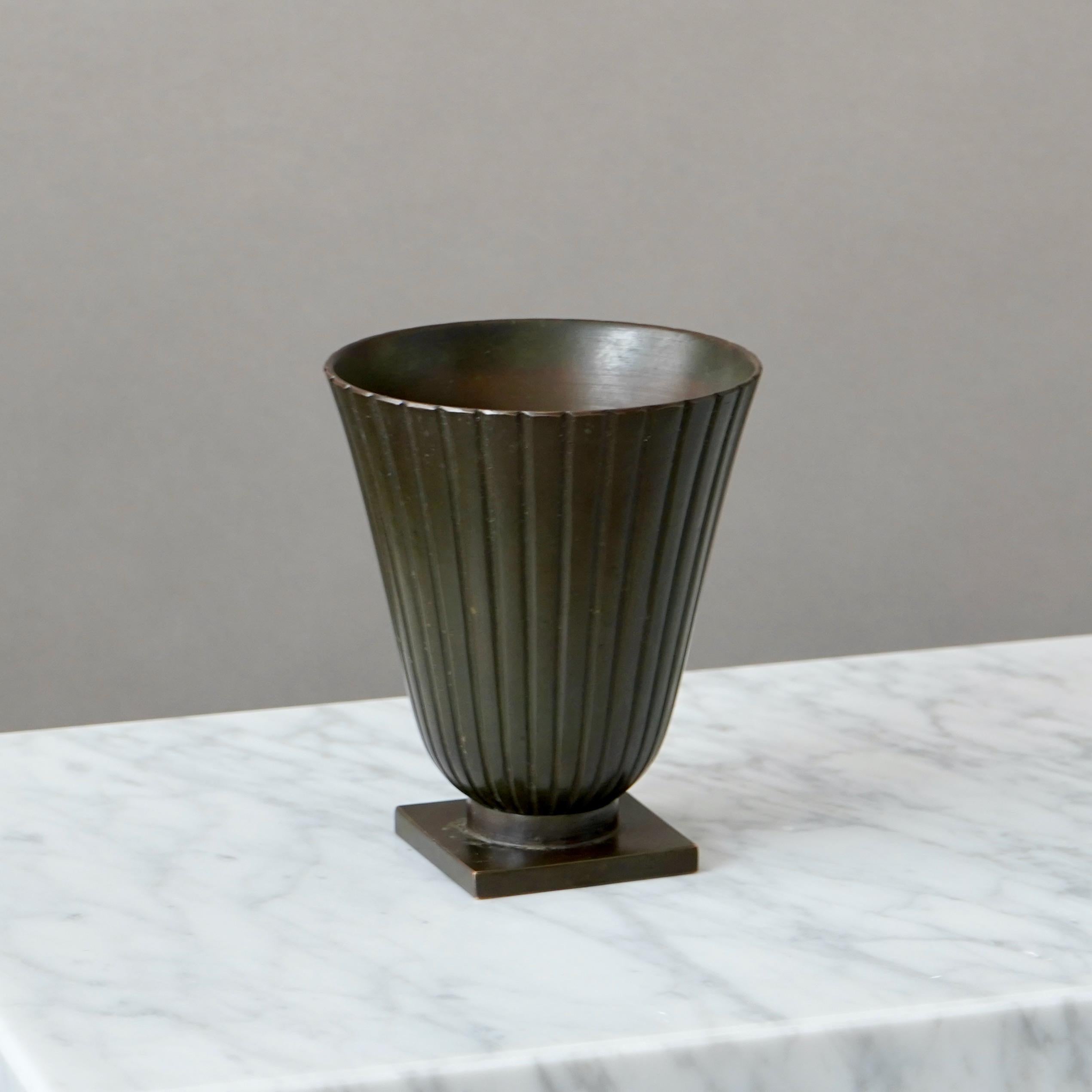 Art Déco Vaso Art Deco in bronzo di GAB Guldsmedsaktiebolaget, Svezia, anni '30 in vendita
