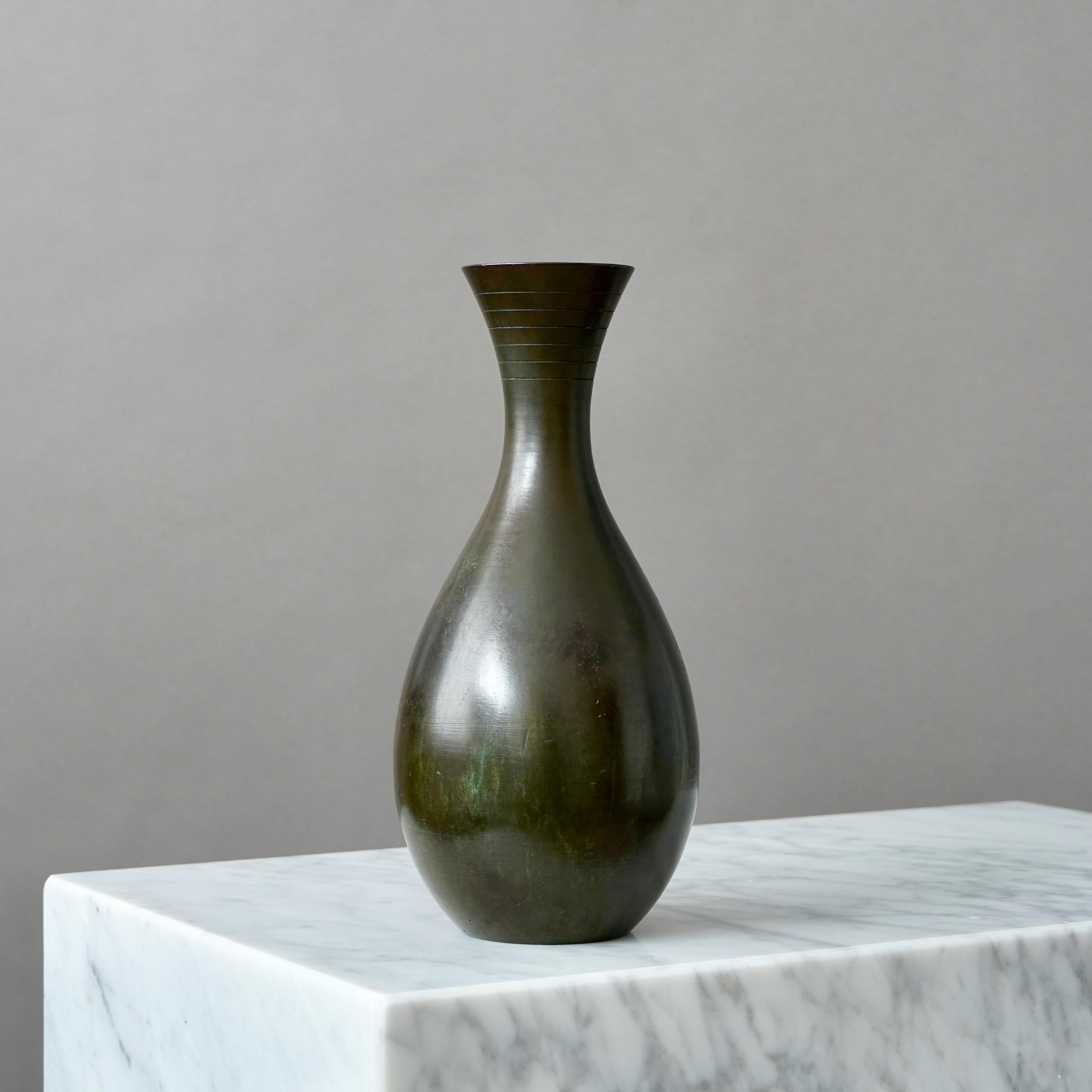 Svedese Vaso Art Deco in bronzo di GAB Guldsmedsaktiebolaget, Svezia, anni '30 in vendita