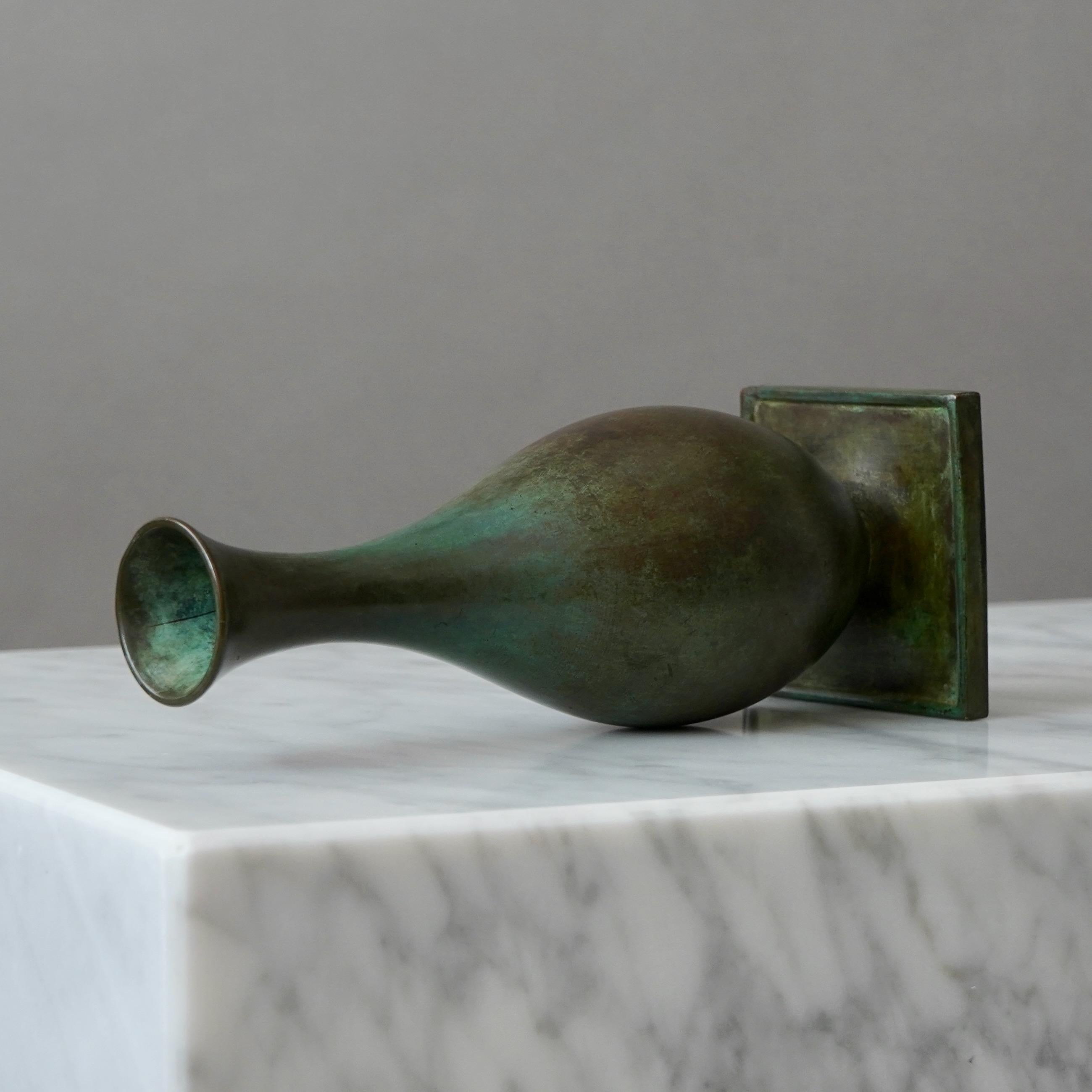 Svedese Vaso Art Deco in bronzo di GAB Guldsmedsaktiebolaget, Svezia, anni '30 in vendita