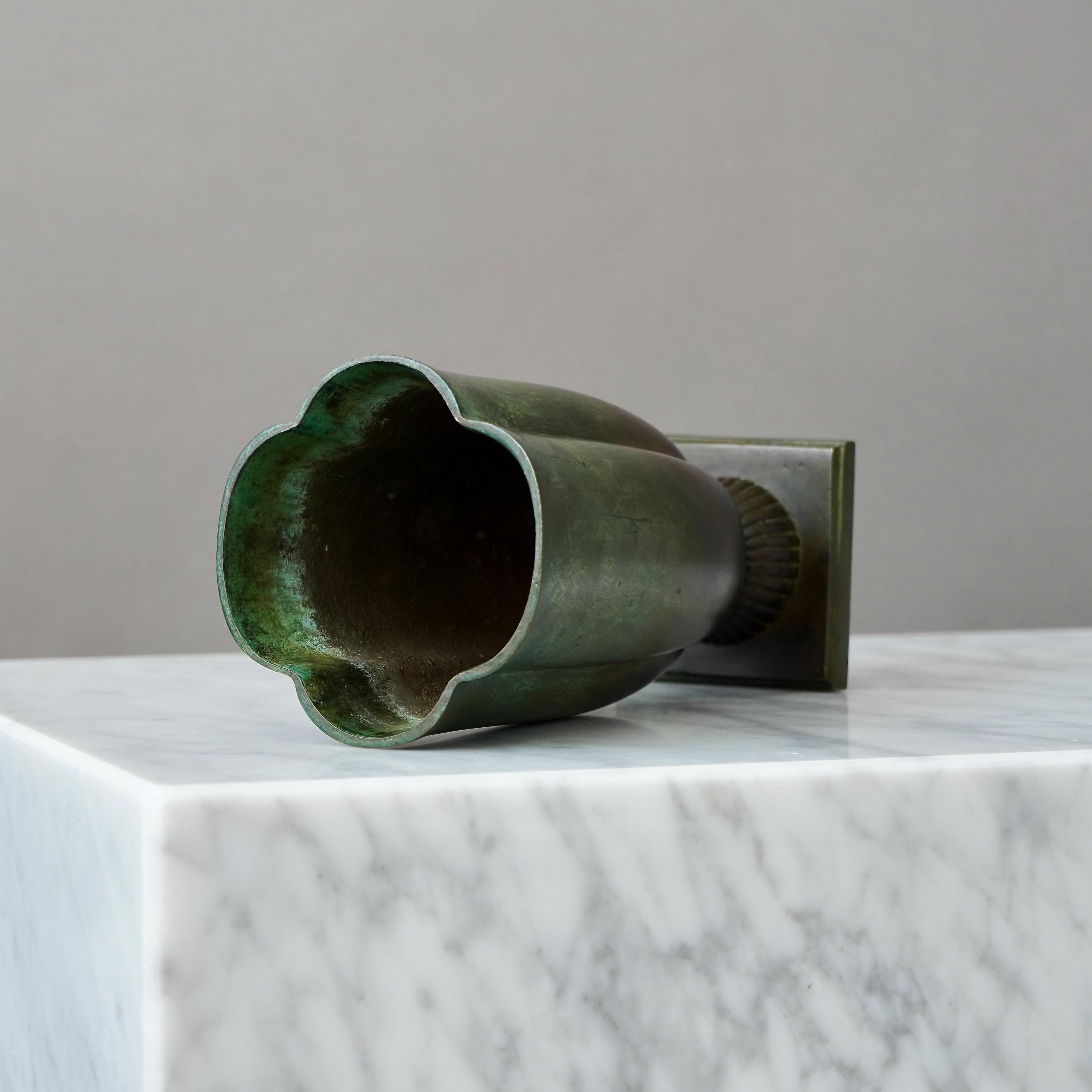 Svedese Vaso Art Deco in bronzo di GAB Guldsmedsaktiebolaget, Svezia, anni '30 in vendita