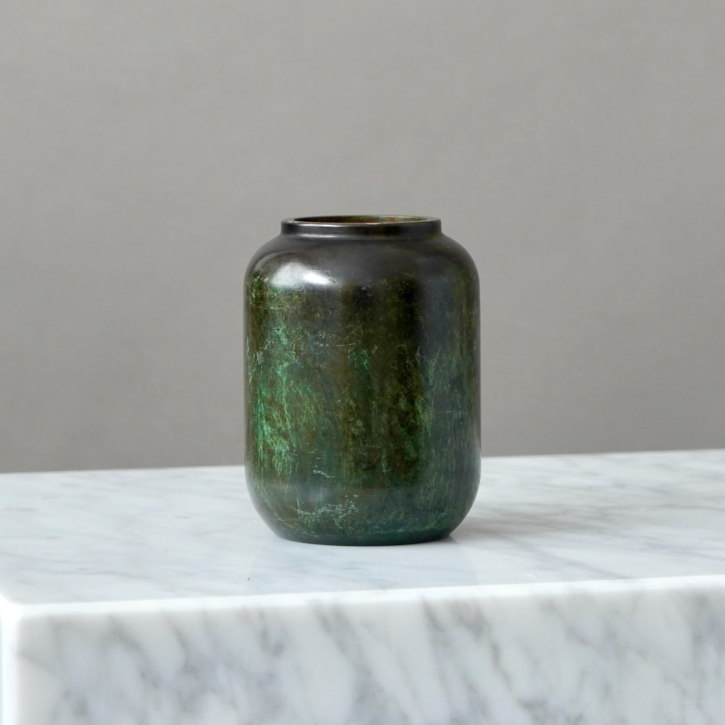 Svedese Vaso Art Deco in bronzo di GAB Guldsmedsaktiebolaget, Svezia, anni '30 in vendita