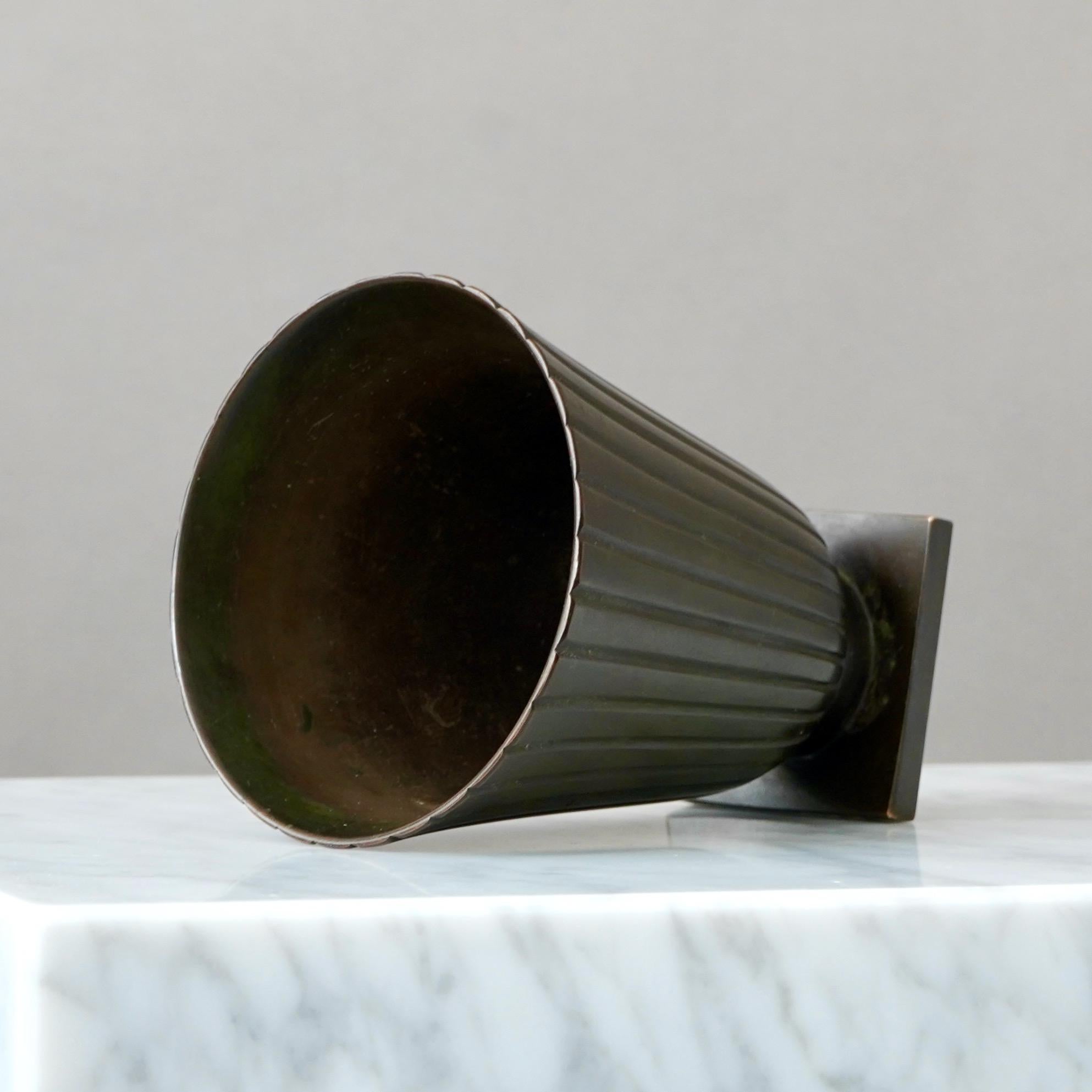 Svedese Vaso Art Deco in bronzo di GAB Guldsmedsaktiebolaget, Svezia, anni '30 in vendita