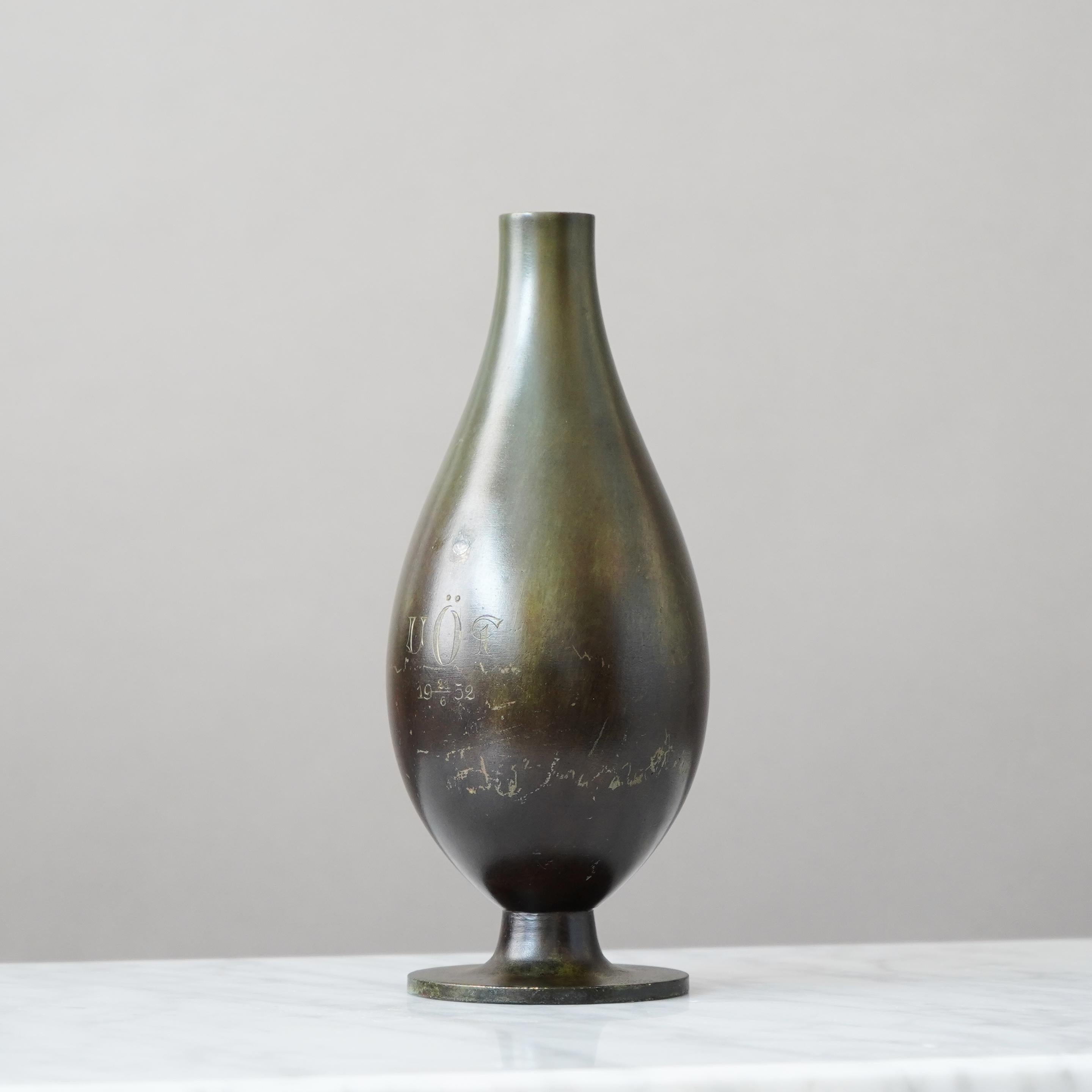 Suédois Bronze Art Deco Vase by GAB Guldsmedsaktiebolaget, Sweden, 1930s en vente