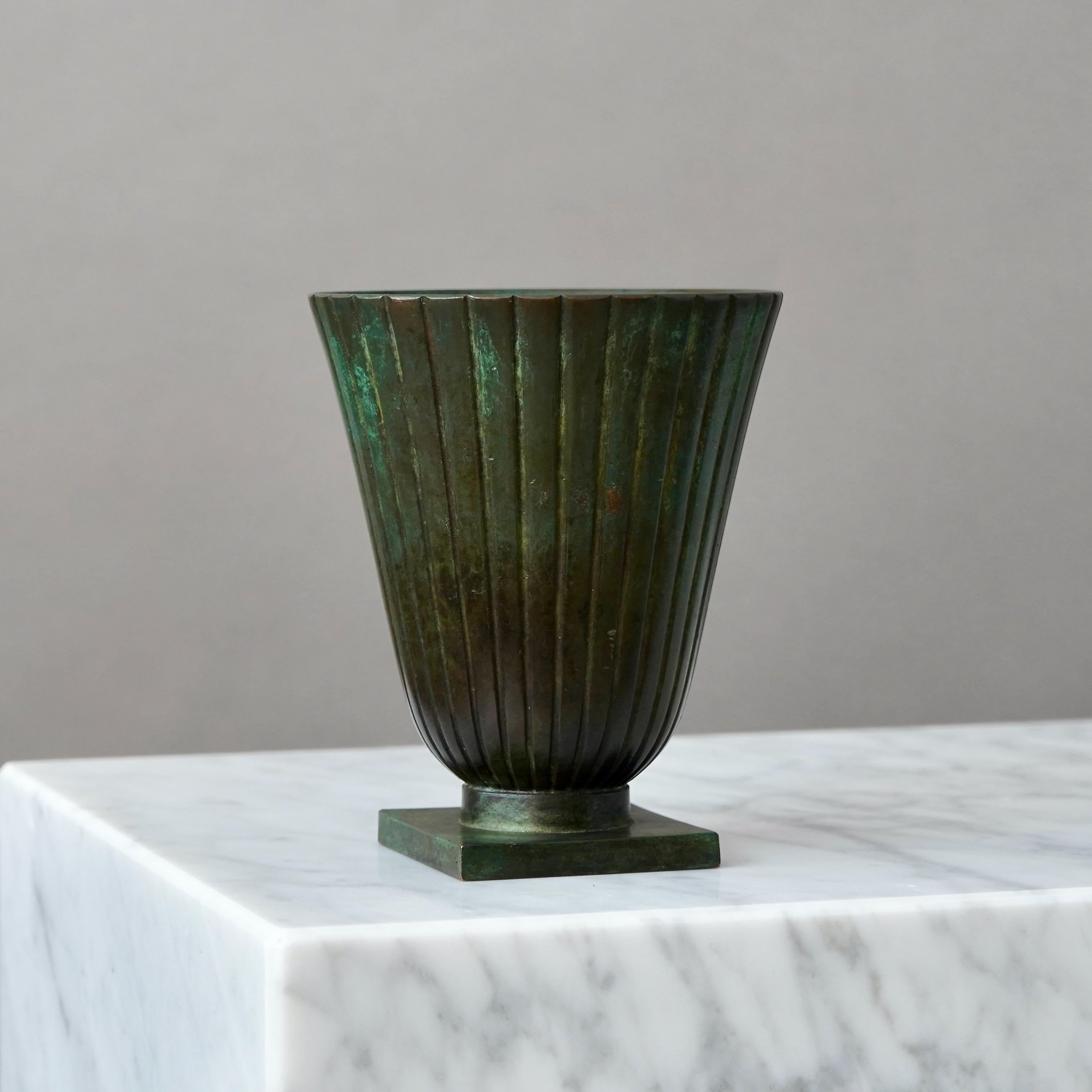 Calco Vaso Art Deco in bronzo di GAB Guldsmedsaktiebolaget, Svezia, anni '30 in vendita