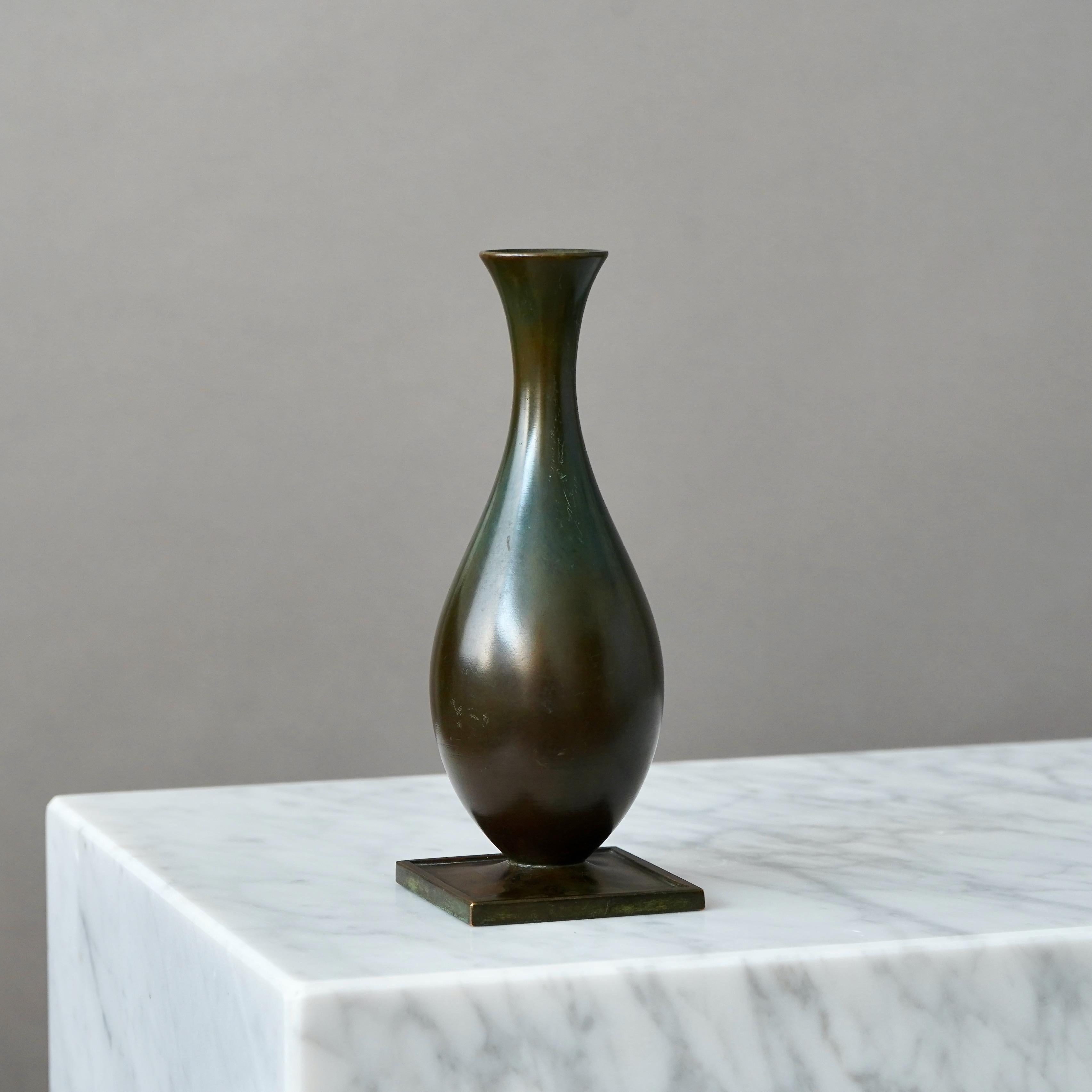 Calco Vaso Art Deco in bronzo di GAB Guldsmedsaktiebolaget, Svezia, anni '30 in vendita