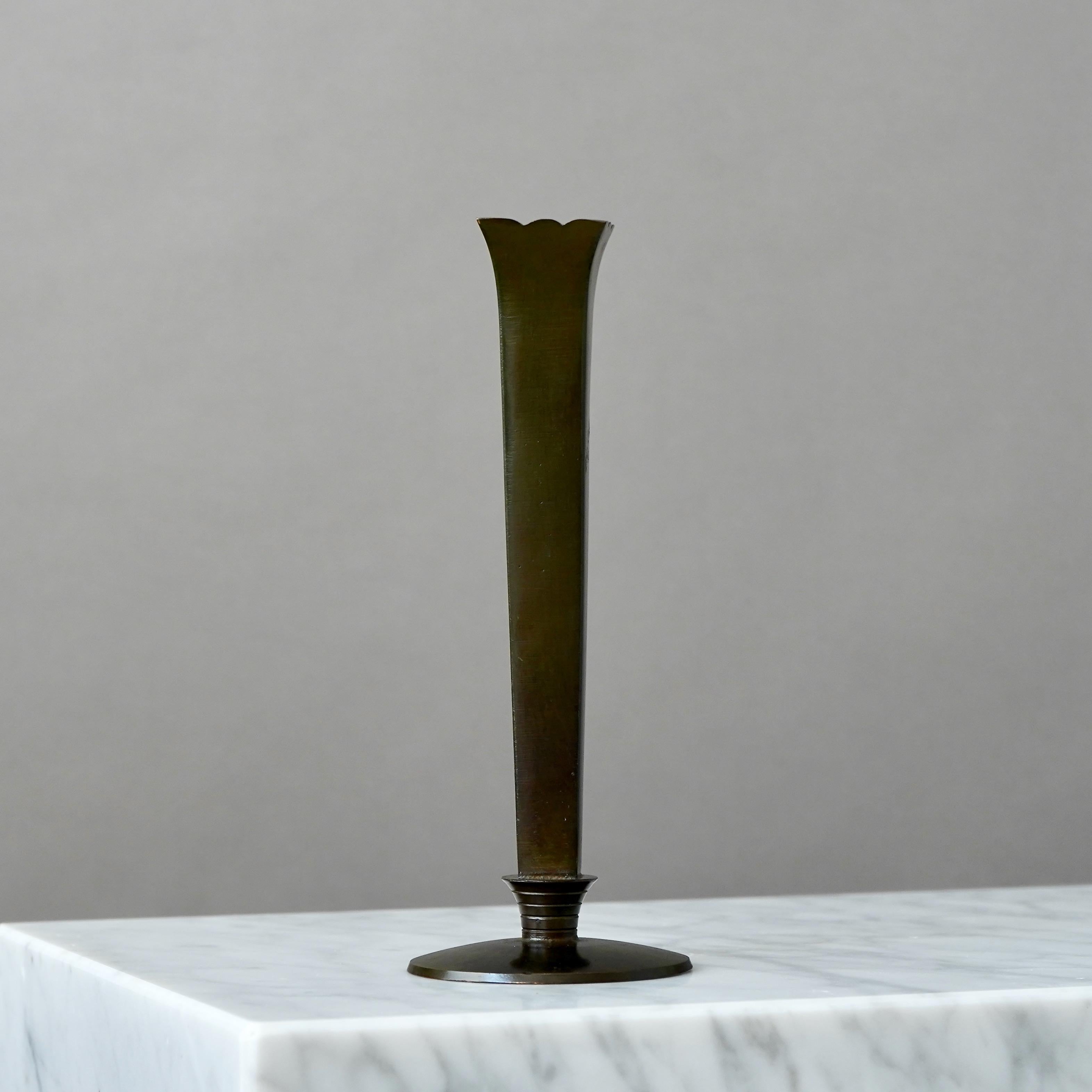 Moulage Vase Art déco par GAB Guldsmedsaktiebolaget, Suède, années 1930 en vente