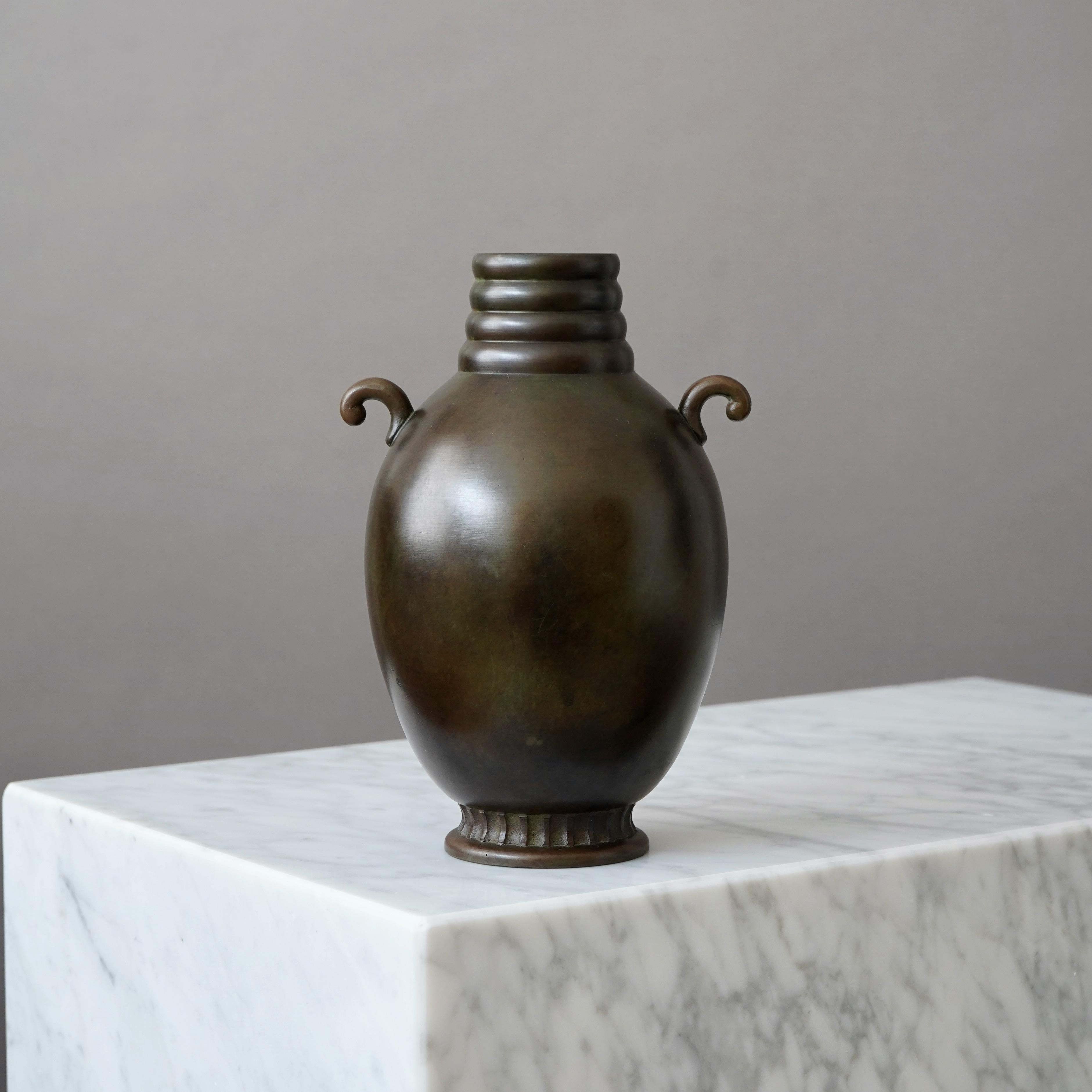Bronze Art Deco Vase by GAB Guldsmedsaktiebolaget, Sweden, 1930s In Good Condition For Sale In Malmö, SE