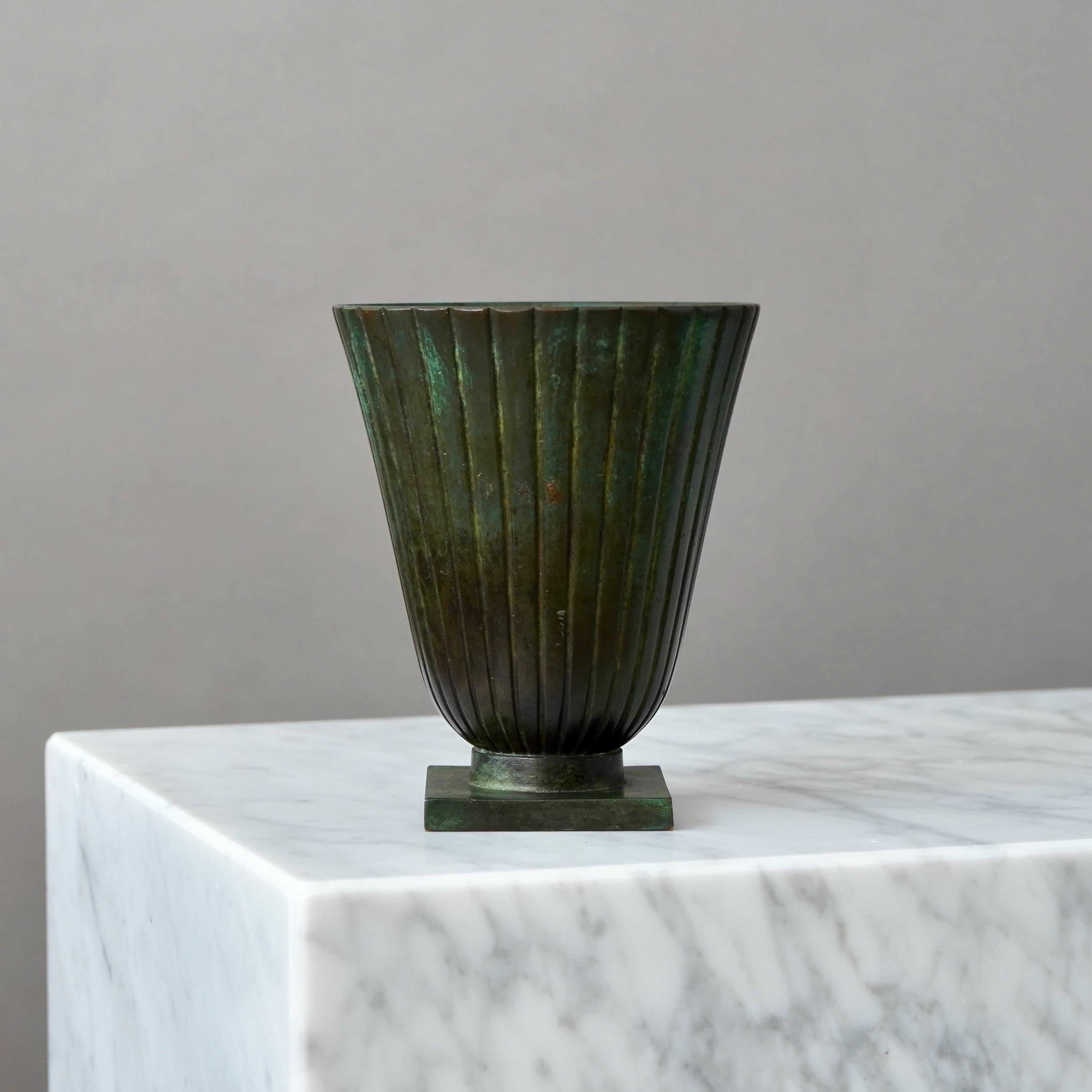 Vaso Art Deco in bronzo di GAB Guldsmedsaktiebolaget, Svezia, anni '30 In condizioni buone in vendita a Malmö, SE