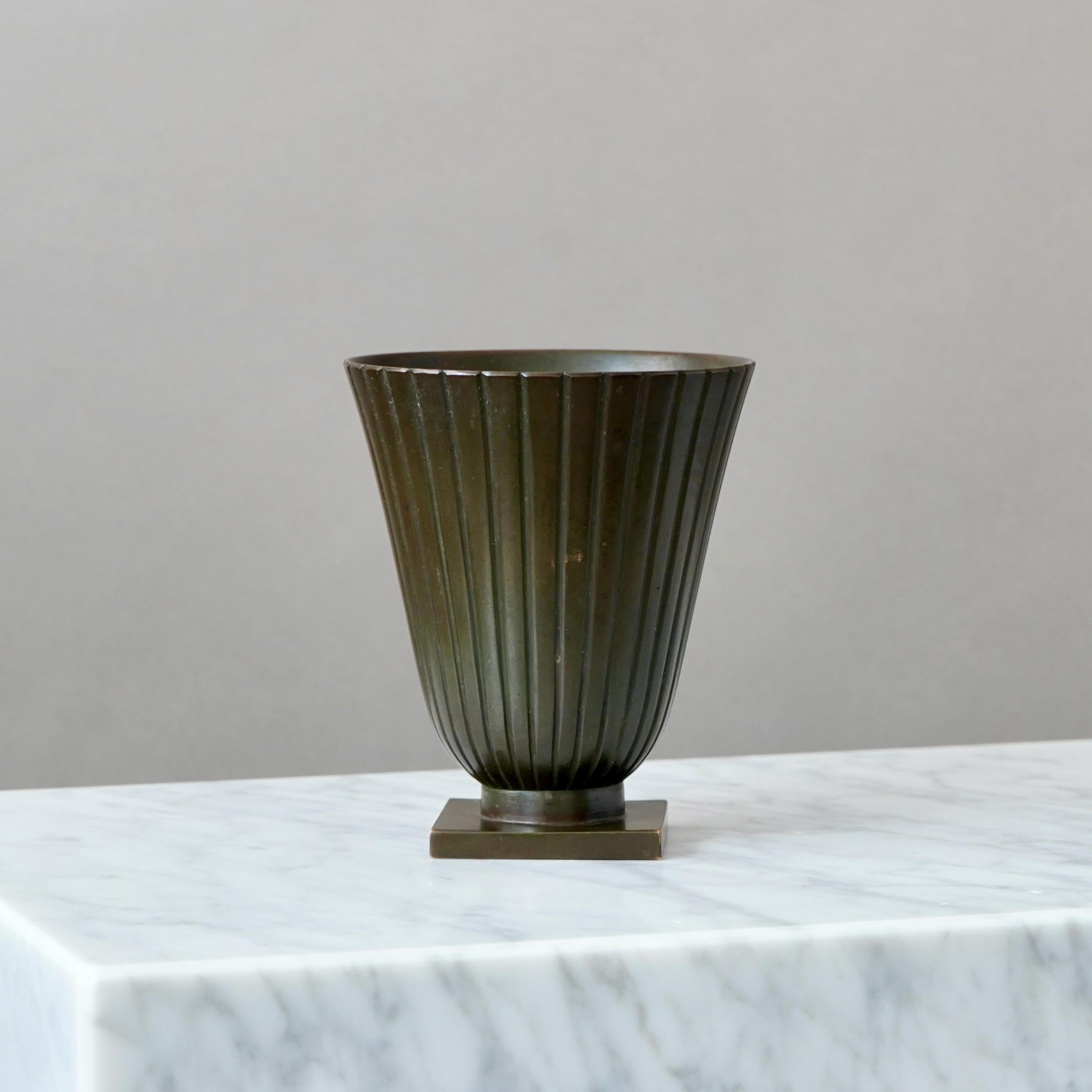Vaso Art Deco in bronzo di GAB Guldsmedsaktiebolaget, Svezia, anni '30 In condizioni buone in vendita a Malmö, SE