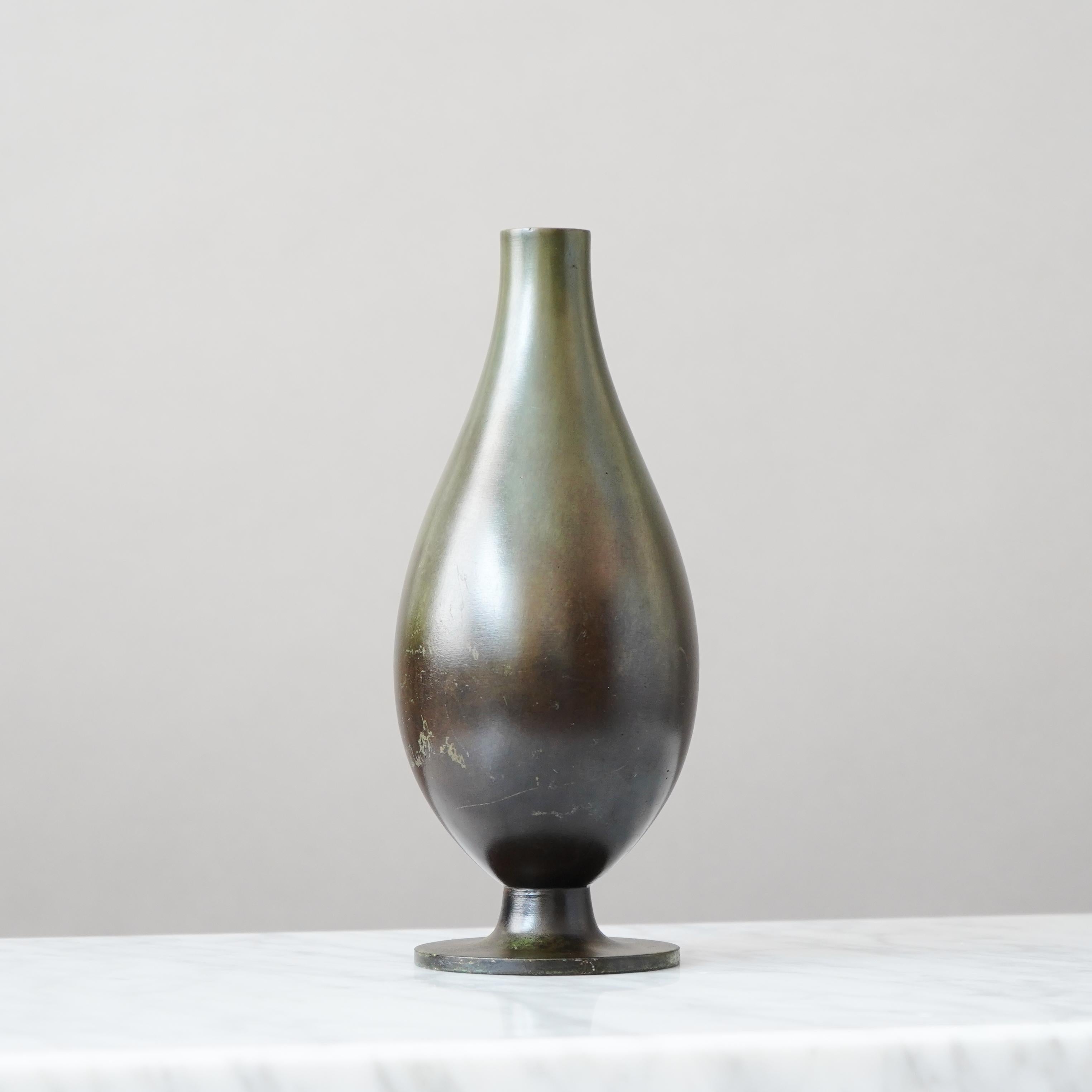 Bronze Art Deco Vase by GAB Guldsmedsaktiebolaget, Sweden, 1930s Bon état - En vente à Malmö, SE