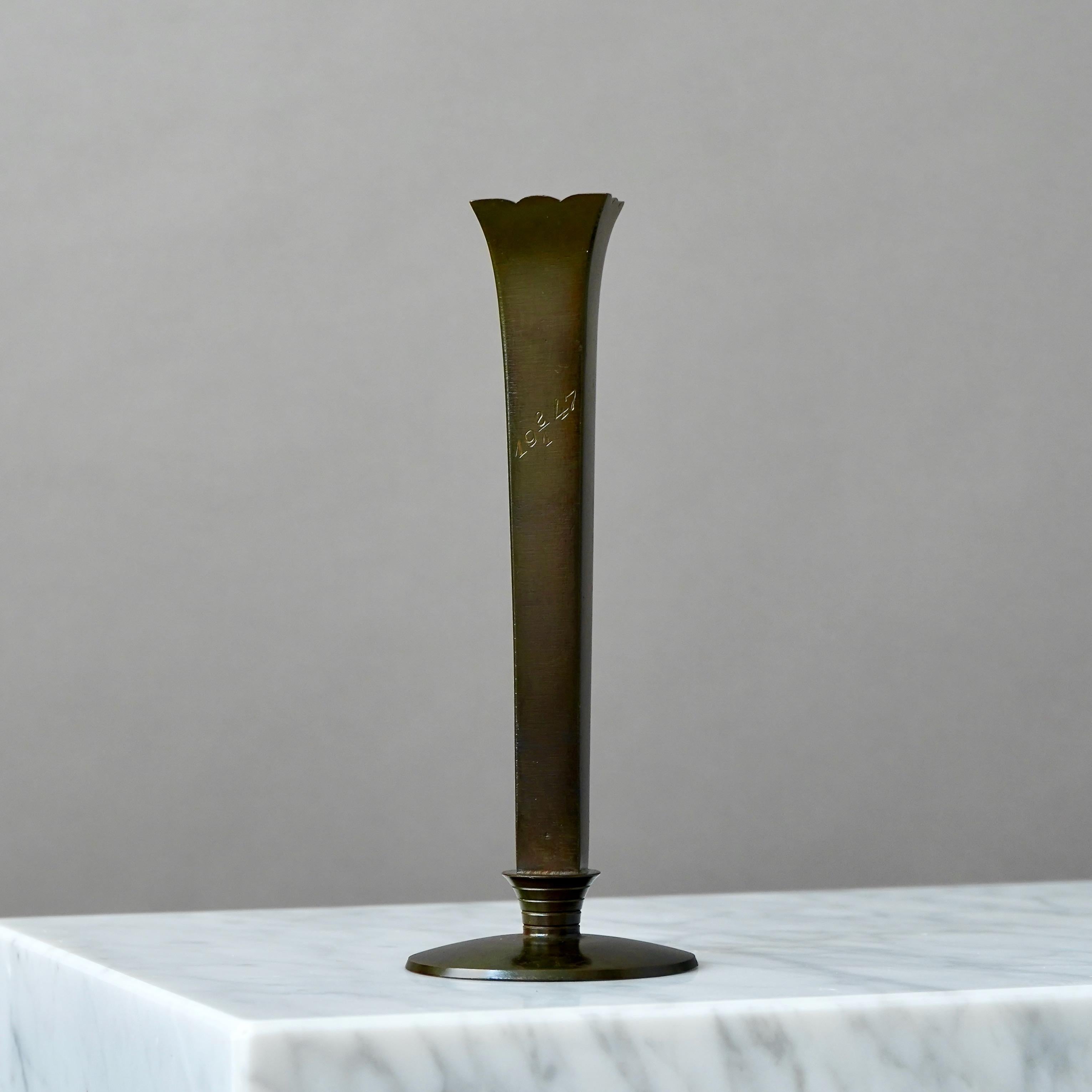 Milieu du XXe siècle Vase Art déco par GAB Guldsmedsaktiebolaget, Suède, années 1930 en vente