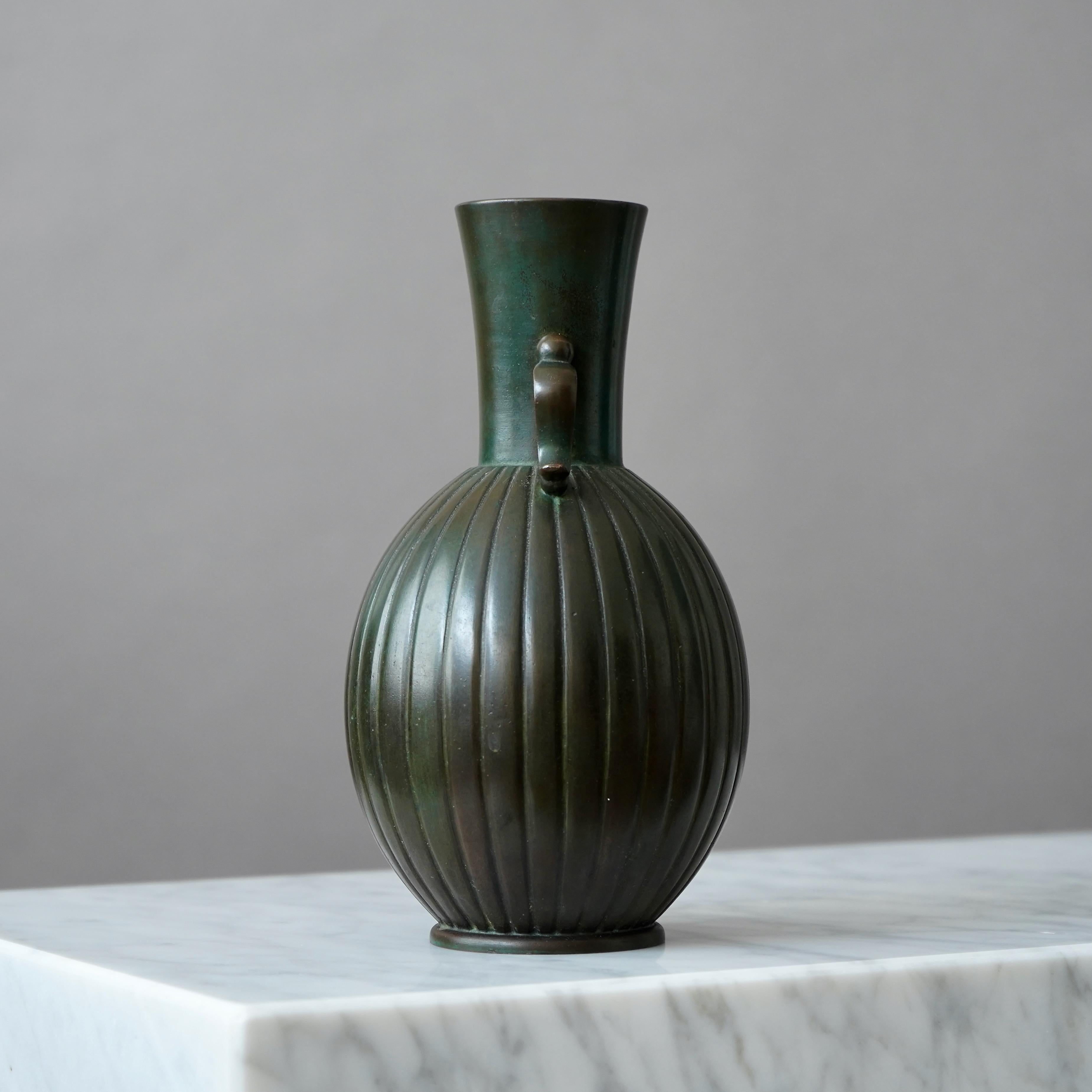 Bronze Vase Art déco par GAB Guldsmedsaktiebolaget, Suède, années 1930 en vente