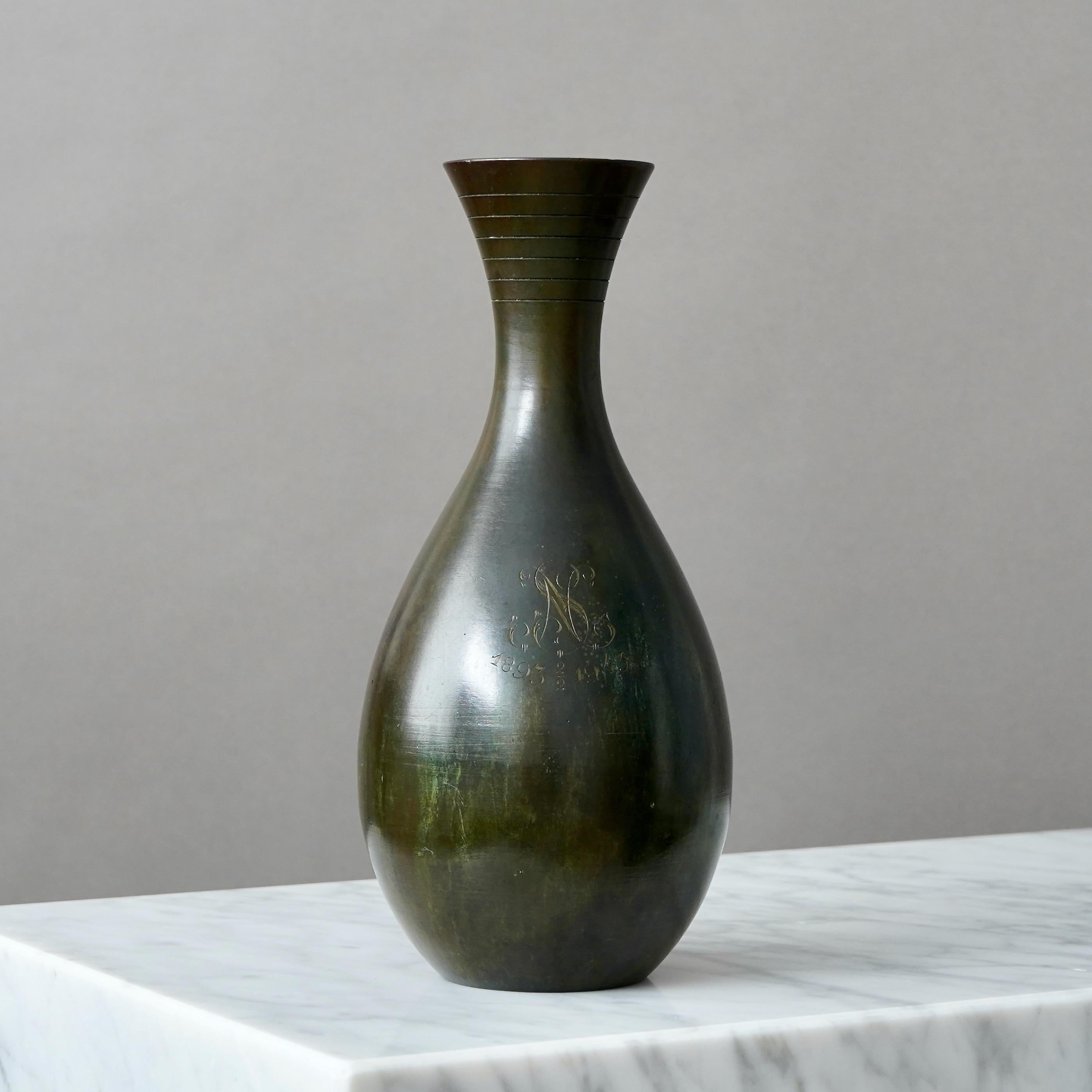 Bronzo Vaso Art Deco in bronzo di GAB Guldsmedsaktiebolaget, Svezia, anni '30 in vendita