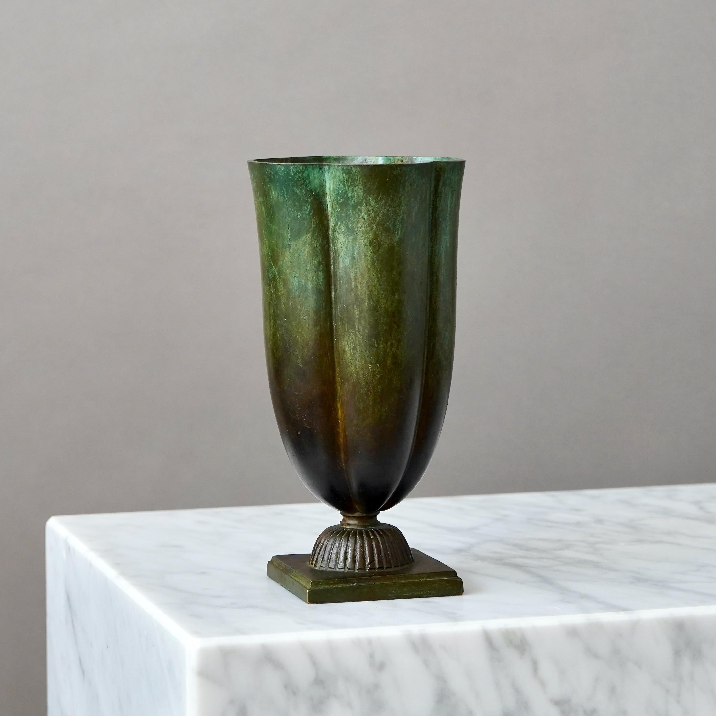 Bronzo Vaso Art Deco in bronzo di GAB Guldsmedsaktiebolaget, Svezia, anni '30 in vendita