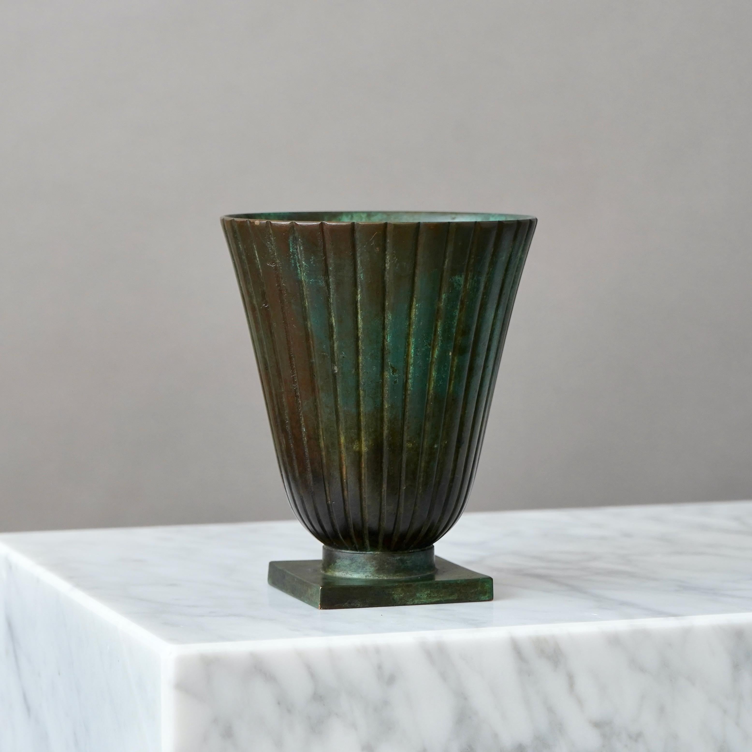 Bronzo Vaso Art Deco in bronzo di GAB Guldsmedsaktiebolaget, Svezia, anni '30 in vendita