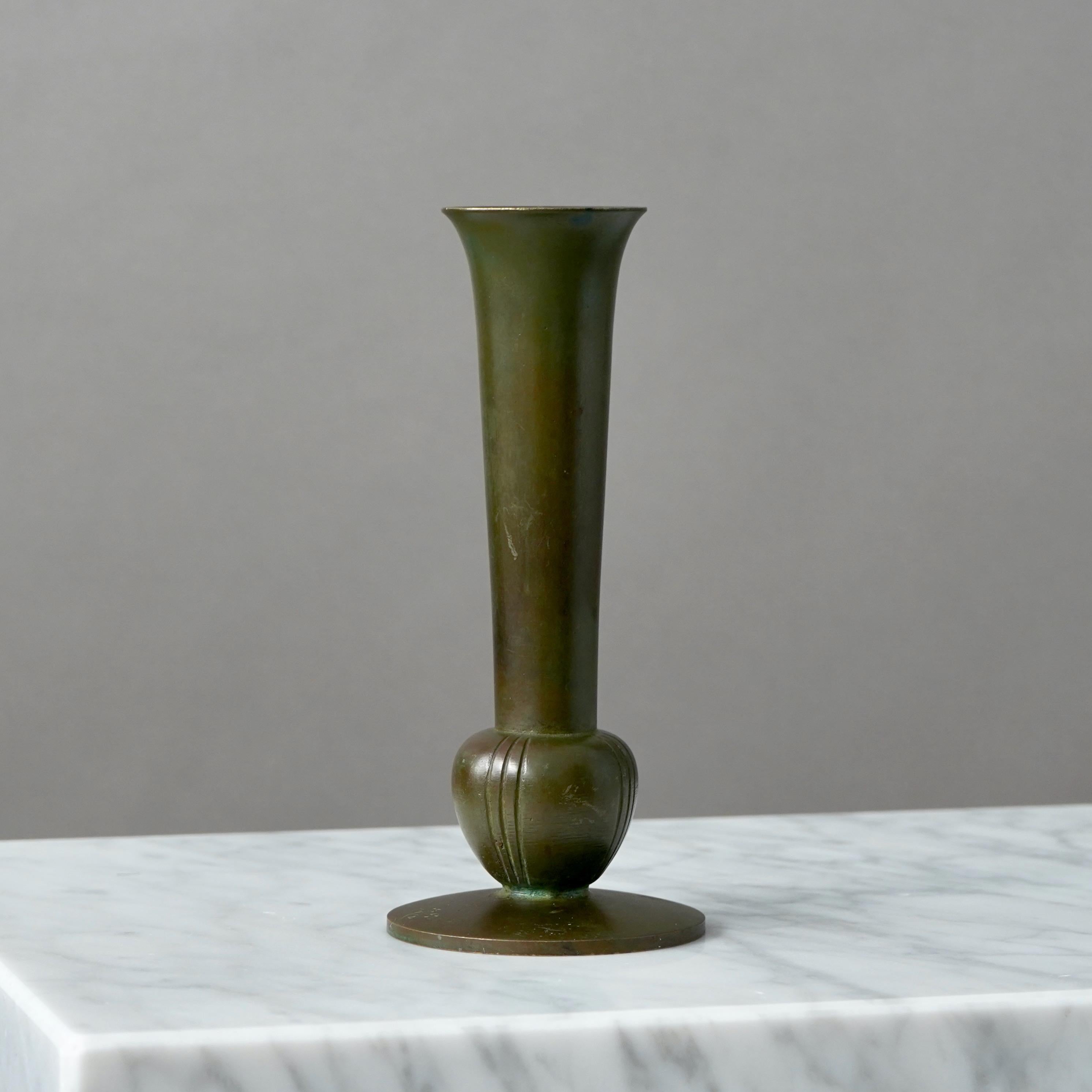 Bronzo Vaso Art Deco in bronzo di GAB Guldsmedsaktiebolaget, Svezia, anni '30 in vendita