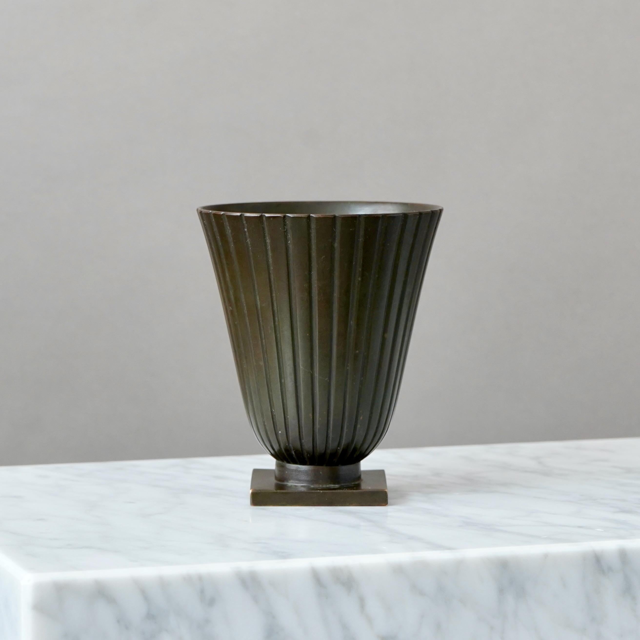Bronzo Vaso Art Deco in bronzo di GAB Guldsmedsaktiebolaget, Svezia, anni '30 in vendita