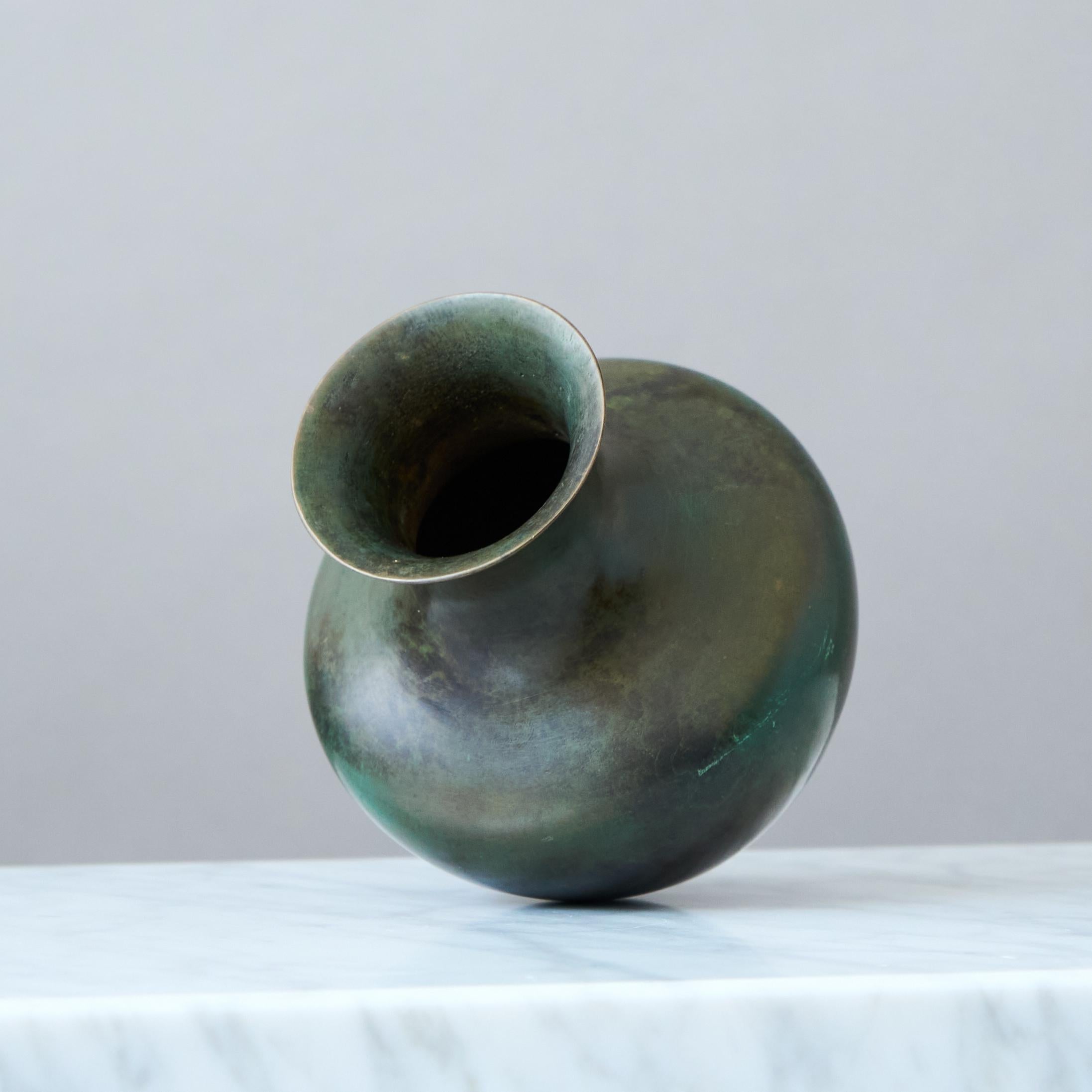 Jarrón Art Déco de bronce de GAB Guldsmedsaktiebolaget, Suecia, años 30 Bronce en venta