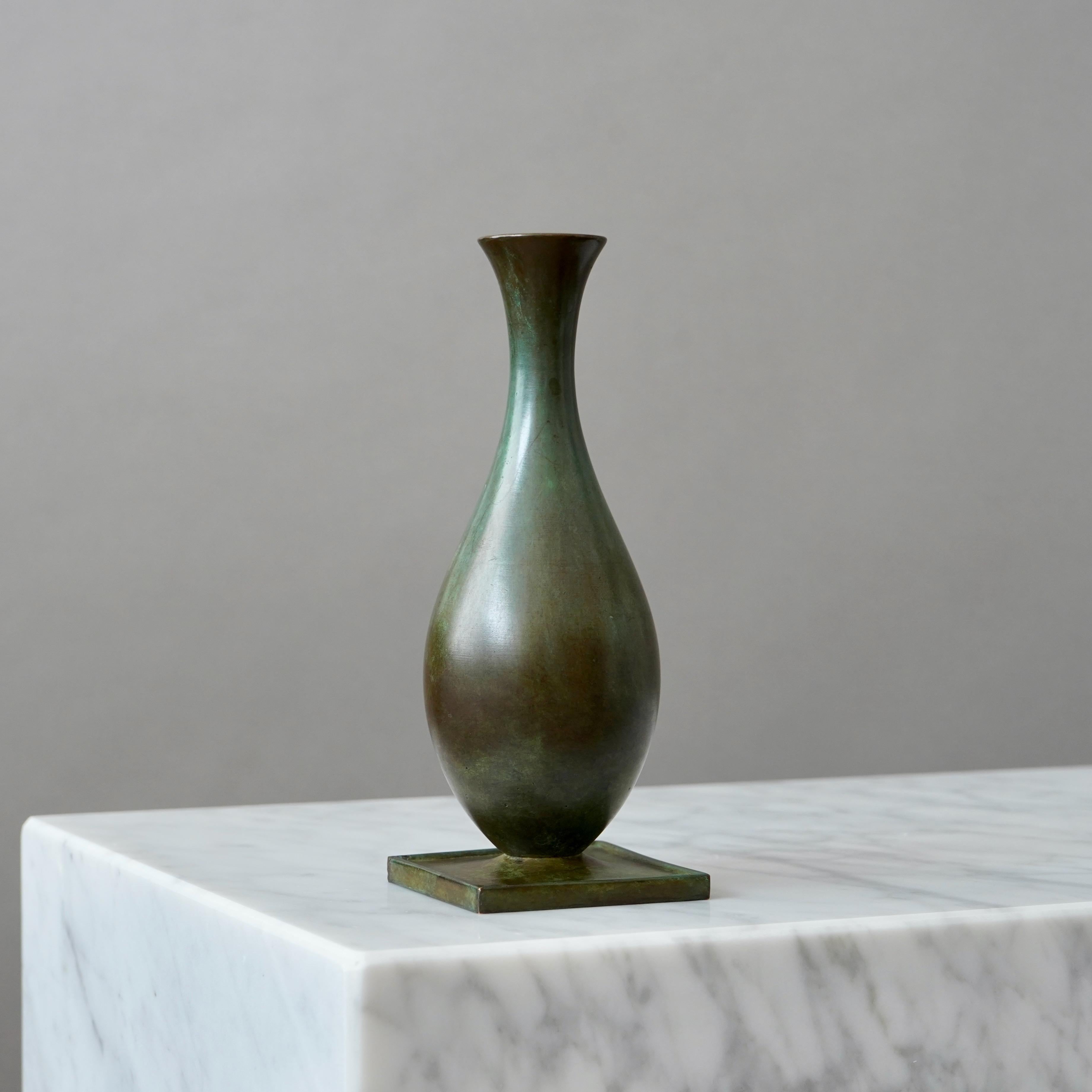 Vaso Art Deco in bronzo di GAB Guldsmedsaktiebolaget, Svezia, anni '30 in vendita 1