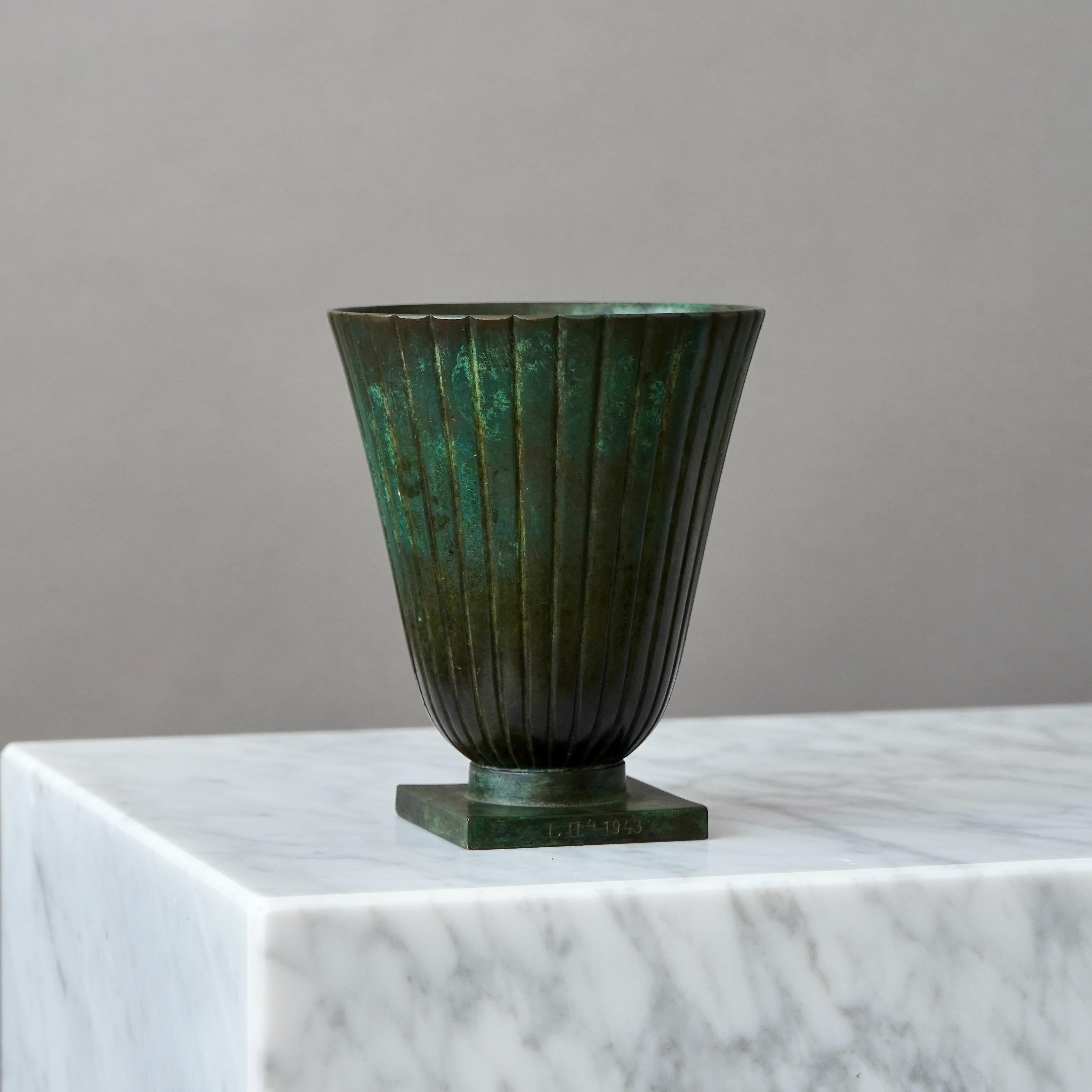 Vaso Art Deco in bronzo di GAB Guldsmedsaktiebolaget, Svezia, anni '30 in vendita 1