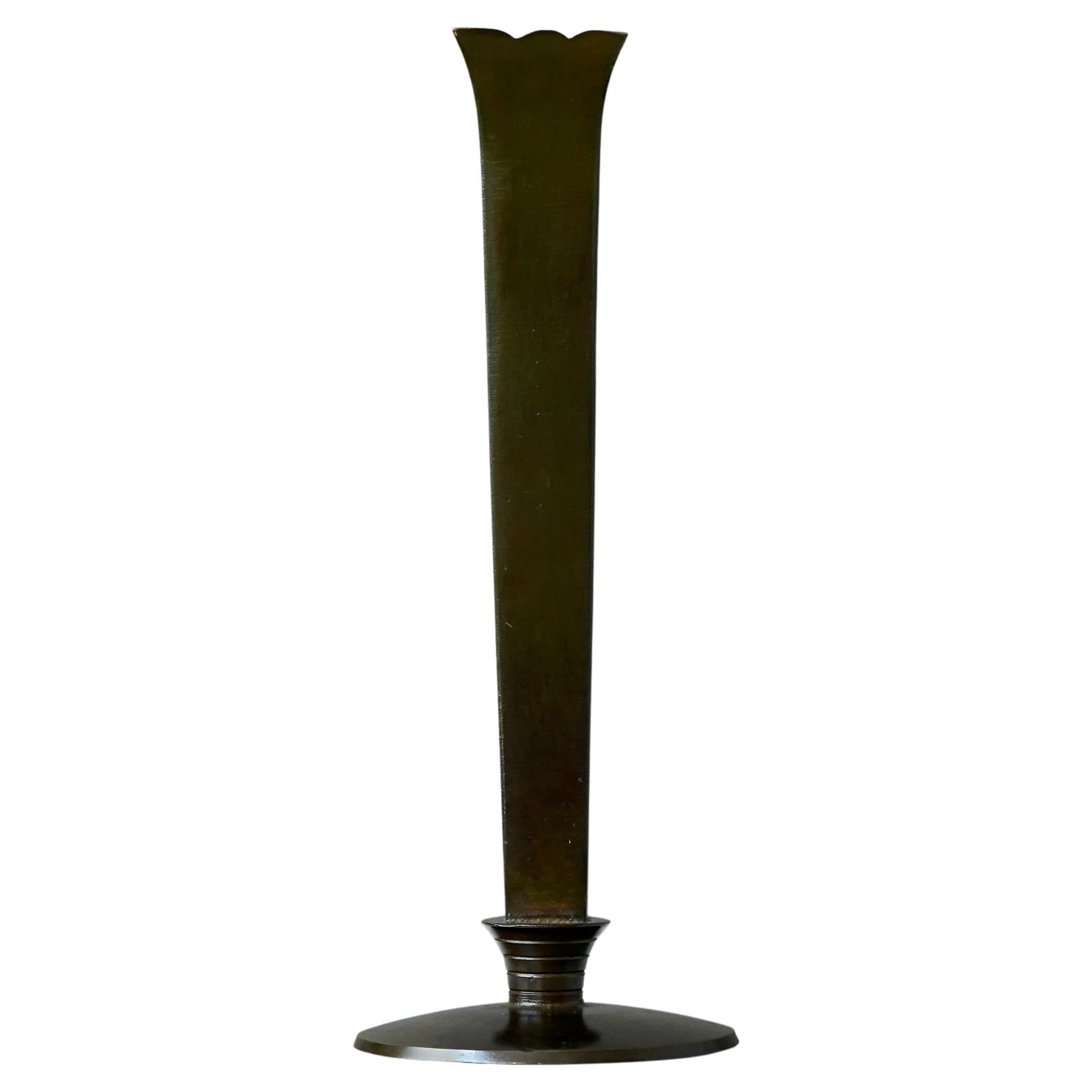 Jarrón Art Déco de bronce de GAB Guldsmedsaktiebolaget, Suecia, años 30