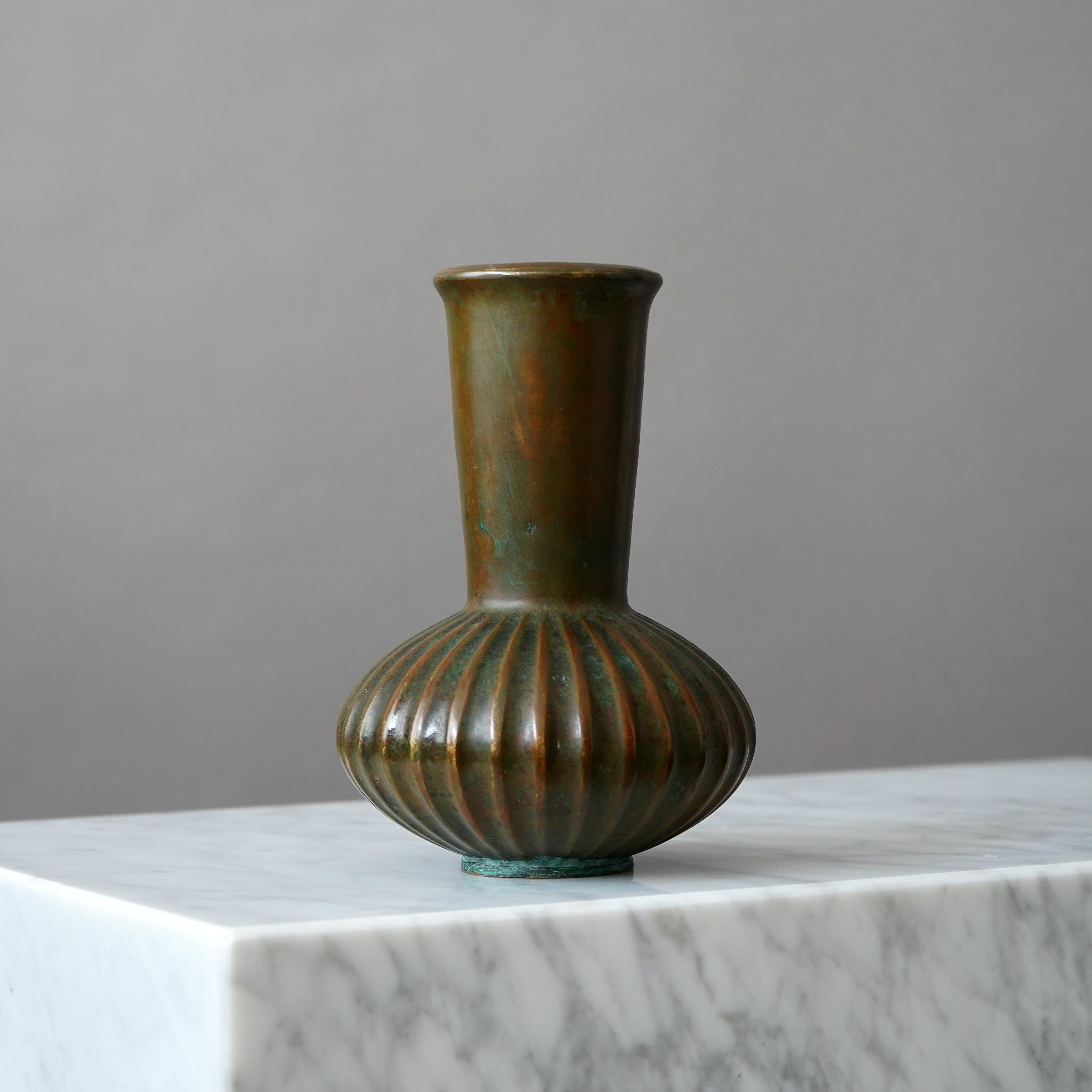 Scandinave moderne Vase Art déco en bronze de Sune Bäckström, Suède, années 1920 en vente