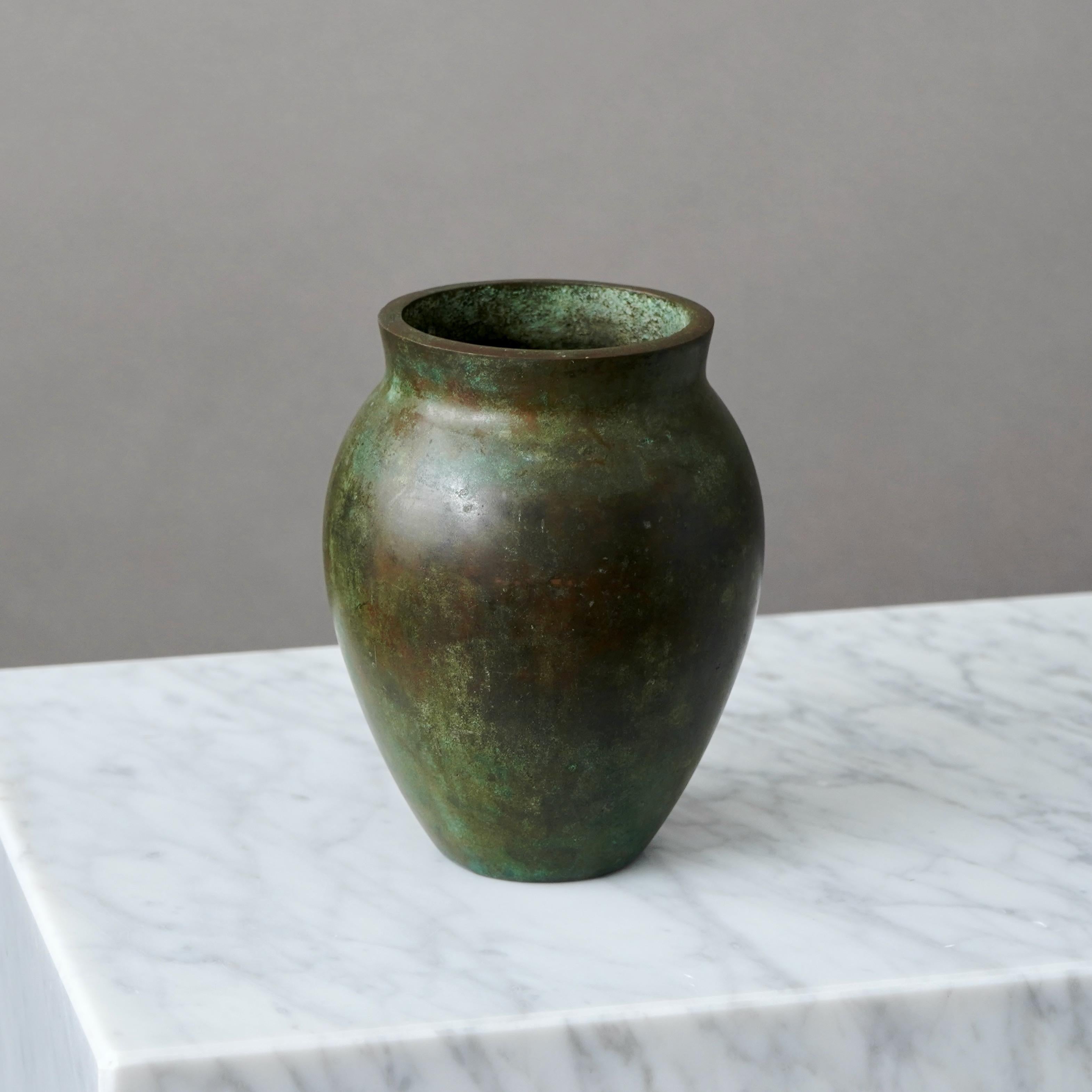 Scandinavo moderno Vaso Art Deco in bronzo di Sune Backstrom, Svezia, anni '20 in vendita