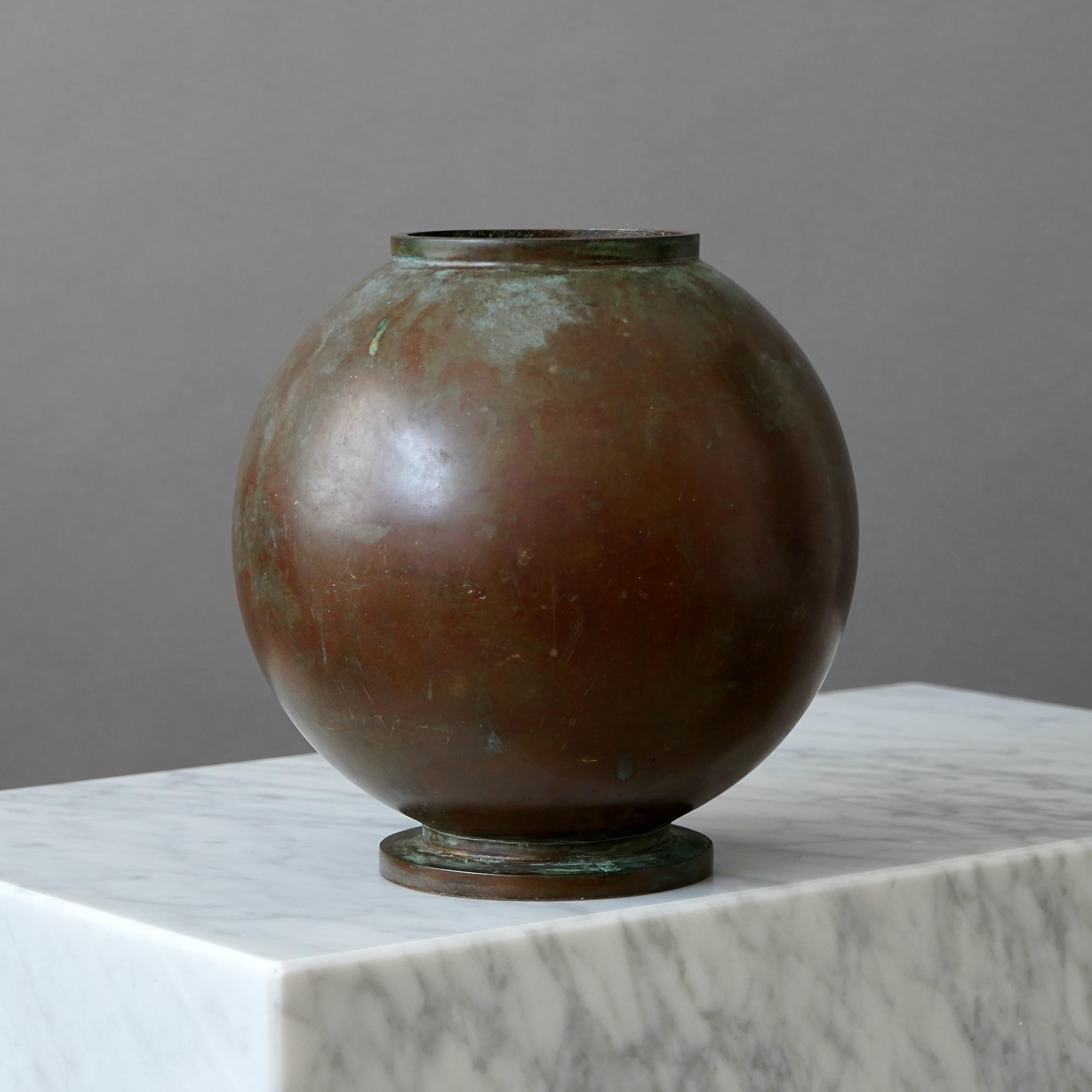 Svedese Vaso Art Deco in bronzo di Sune Backstrom, Svezia, anni '20 in vendita