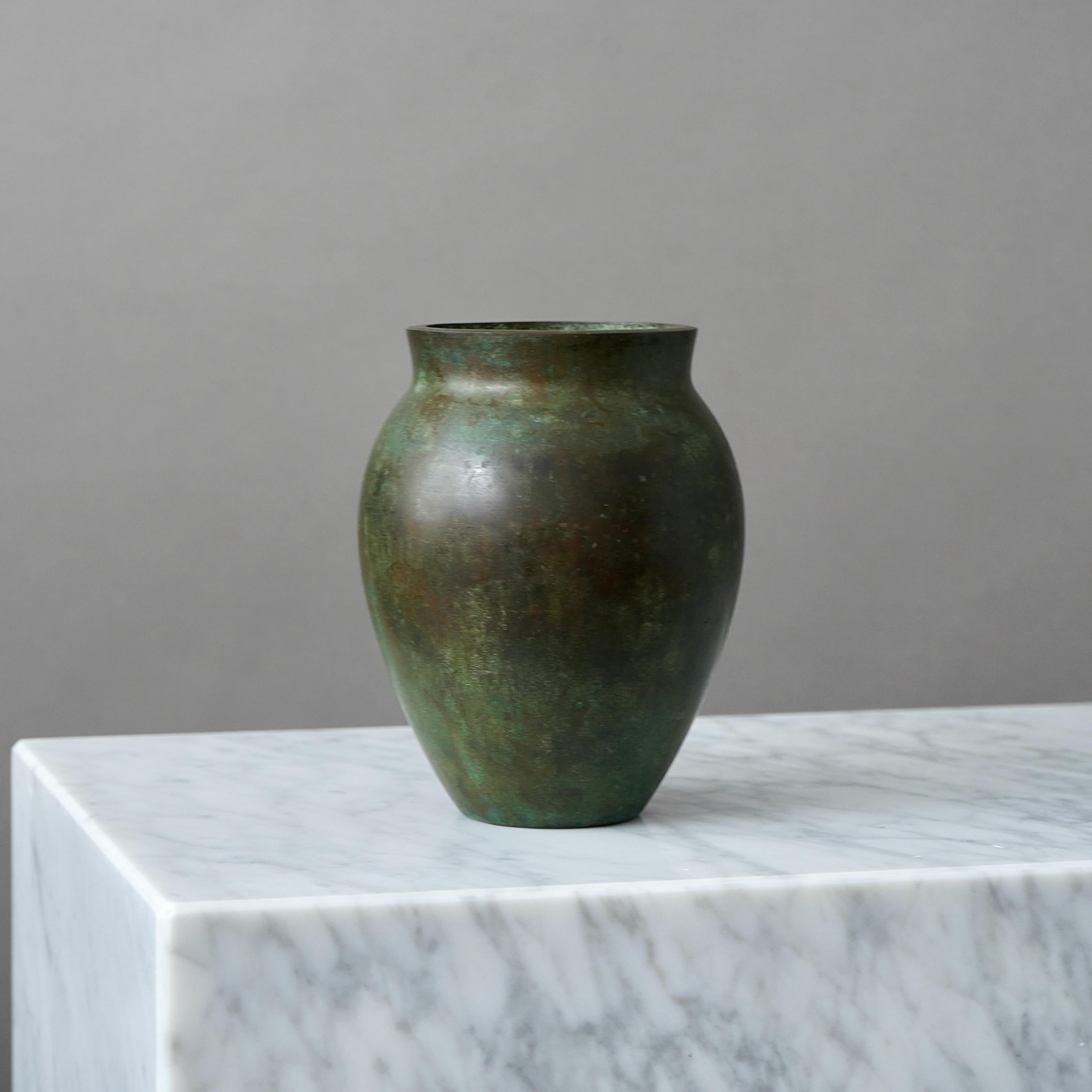 Svedese Vaso Art Deco in bronzo di Sune Backstrom, Svezia, anni '20 in vendita