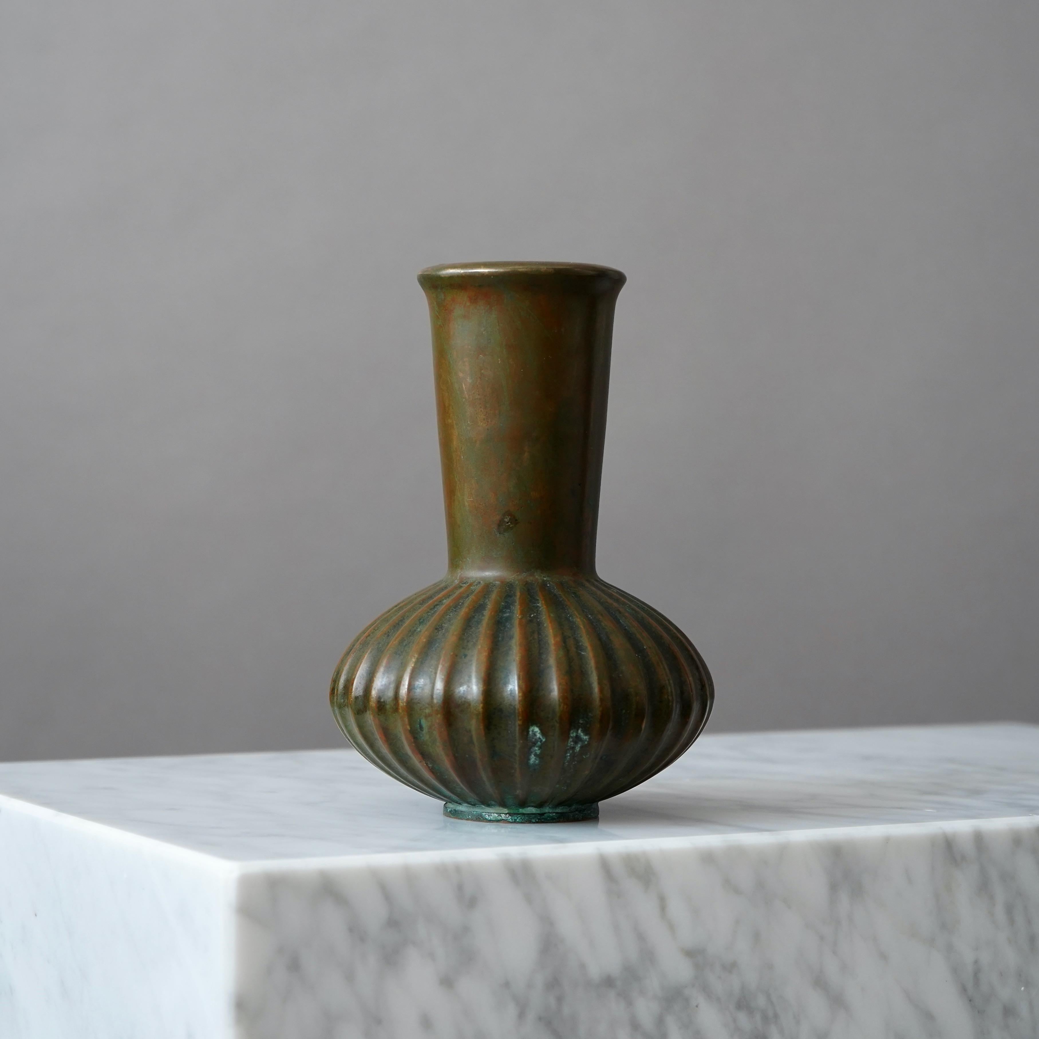 Vase Art déco en bronze de Sune Bäckström, Suède, années 1920 Bon état - En vente à Malmö, SE