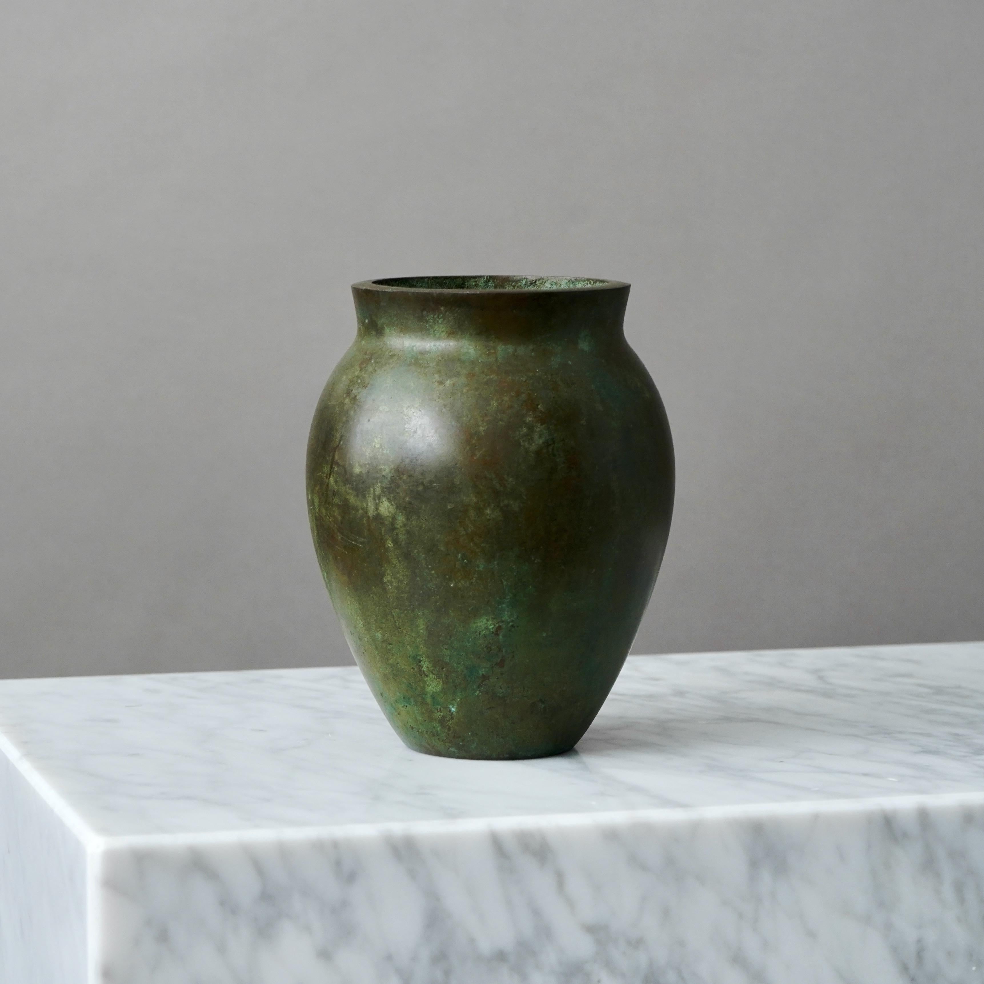 Vaso Art Deco in bronzo di Sune Backstrom, Svezia, anni '20 In condizioni buone in vendita a Malmö, SE